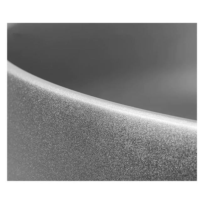 Pidan Pet Cooling Bed - Karesansui - 5 - Smooth metallic surface, sleek design, high contrast, reflective texture