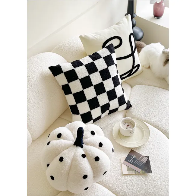 Checkered Cushion - Black - 4