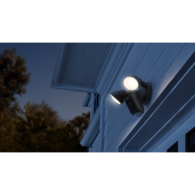 Ring Floodlight Cam Wired Plus - Black - 2