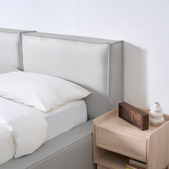 Maine Storage King Bed - Light Grey (Pet Friendly) - 6