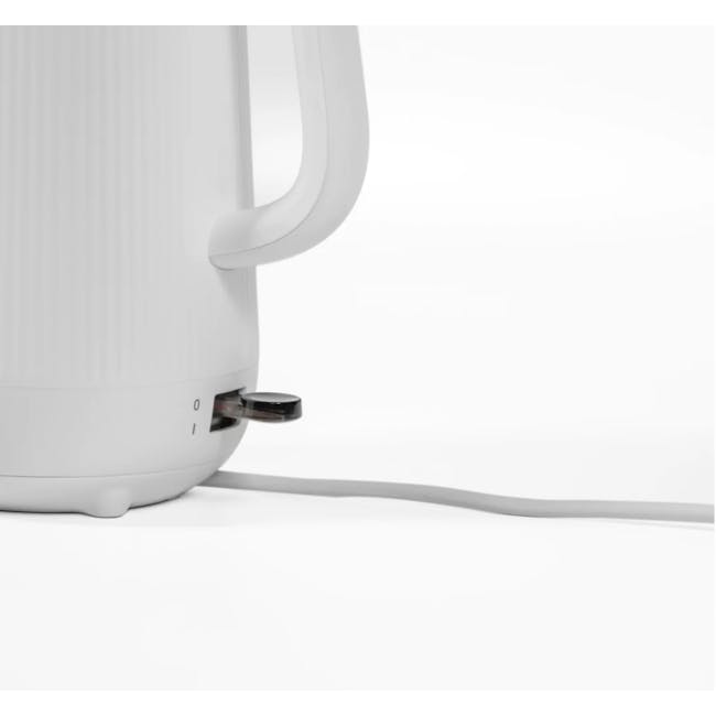 TOYOMI 1.5L Stainless Steel Cordless Kettle WK 1633 - 5 - White electric kettle, sleek design, modern kitchen appliance