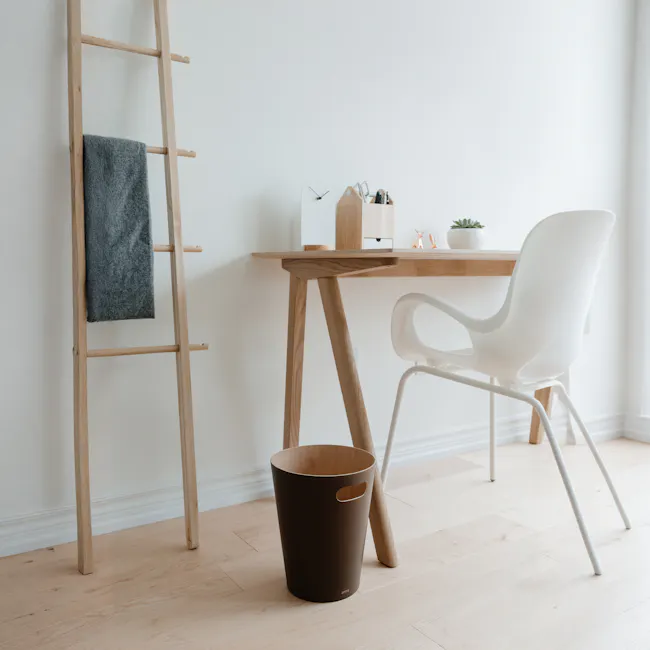 Woodrow Can - Espresso - 3 - Wooden ladder, gray towel, wooden desk, white chair, black trash can, light wooden floor