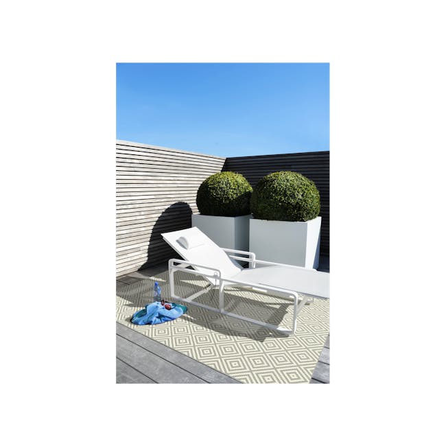 Essenza Flatwoven Rug - Grey Diamonds (3 Sizes) - 5 - Modern outdoor patio, sun loungers, geometric patterned rug, clear