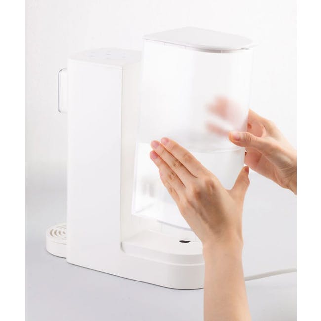 BRUNO Hot Water Dispenser - White - 4 - White coffee machine, transparent filter, person holding filter, modern kitchen