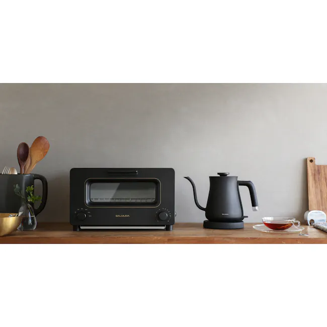 BALMUDA The Pot - Black - 3 - Black Balmuda toaster, black kettle, tea preparation, glass teacup, tea bag, wooden