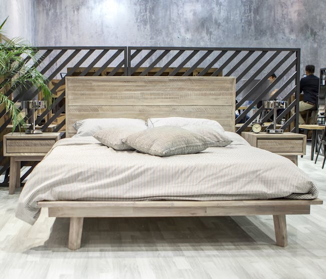 Leland King Platform Bed with 2 Leland Single Drawer Bedside Tables - 10