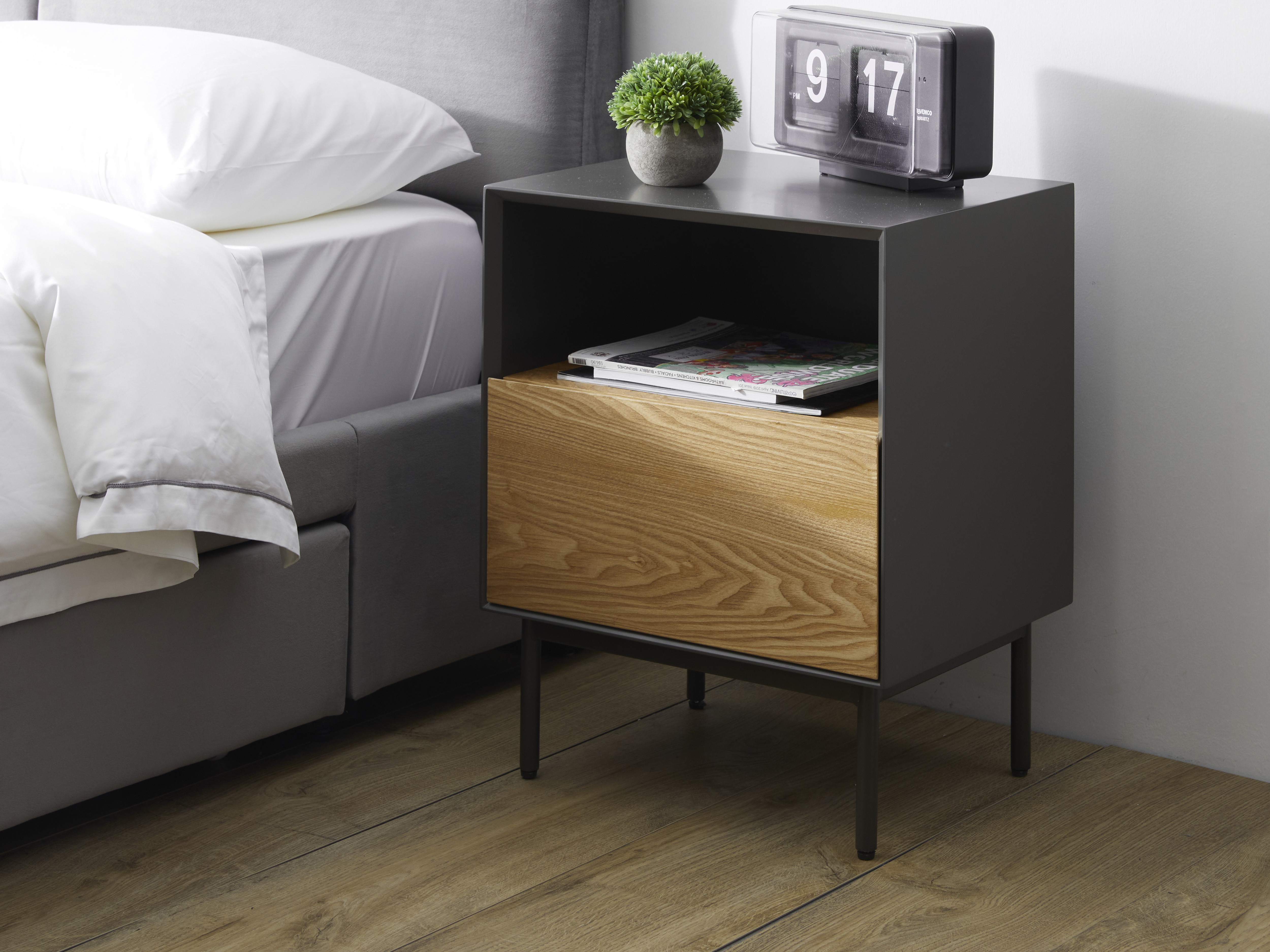 2 bedside tables