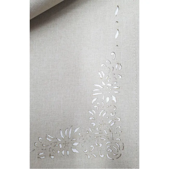RAPEE Jardin Placemat - Red - 4 - Burlap fabric, intricate cut-out design, beige background, delicate floral pattern