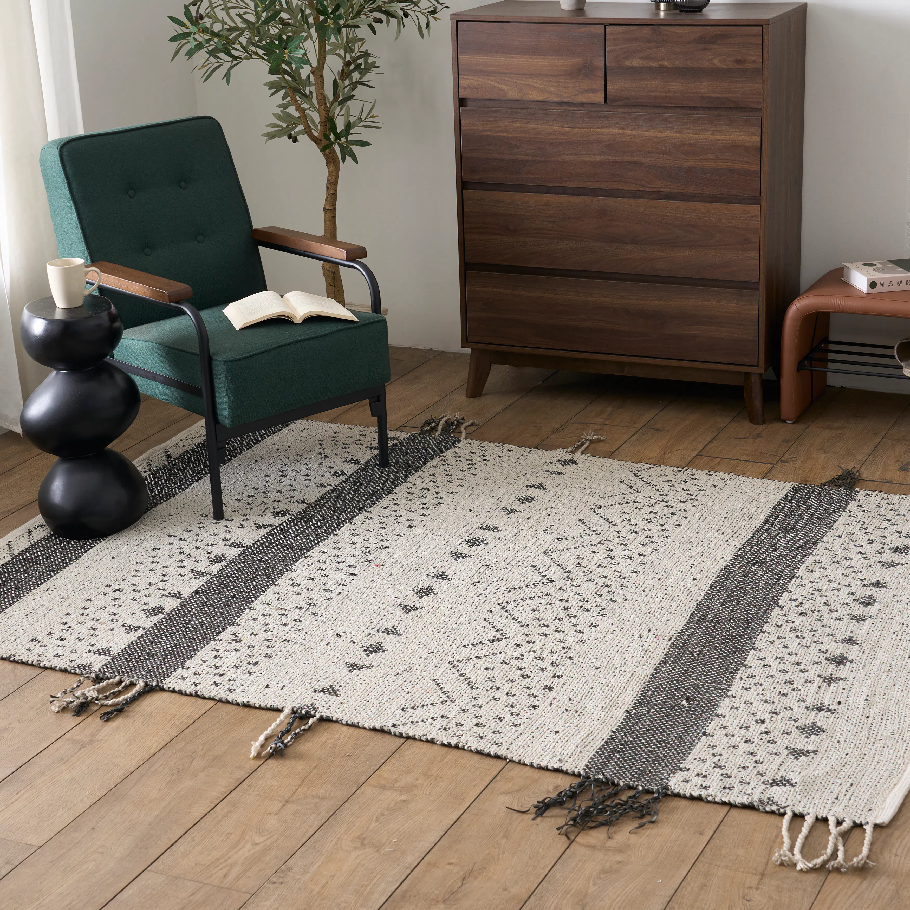 Callista Low Pile Rug - 2.3m x 1.6m - 9