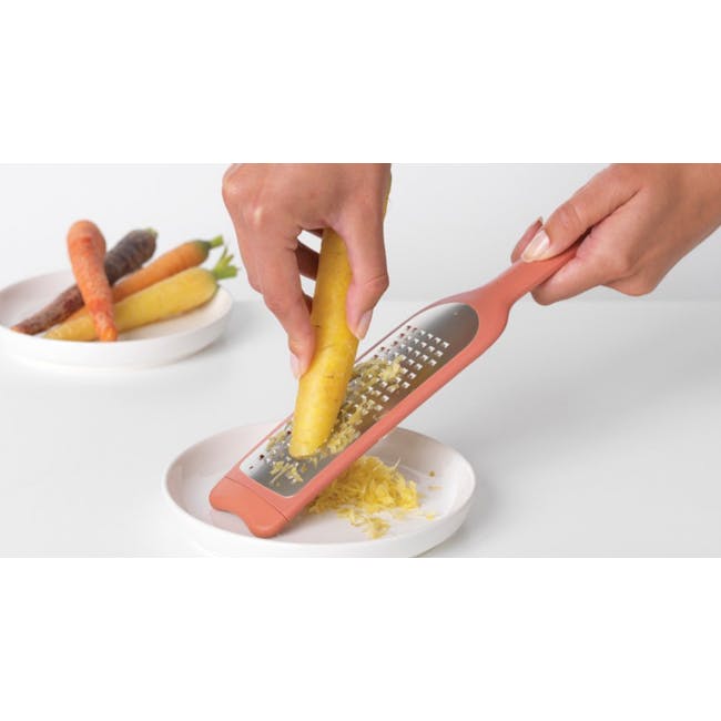 Tasty+ Coarse Grater & Cover - Terracotta Pink - 3