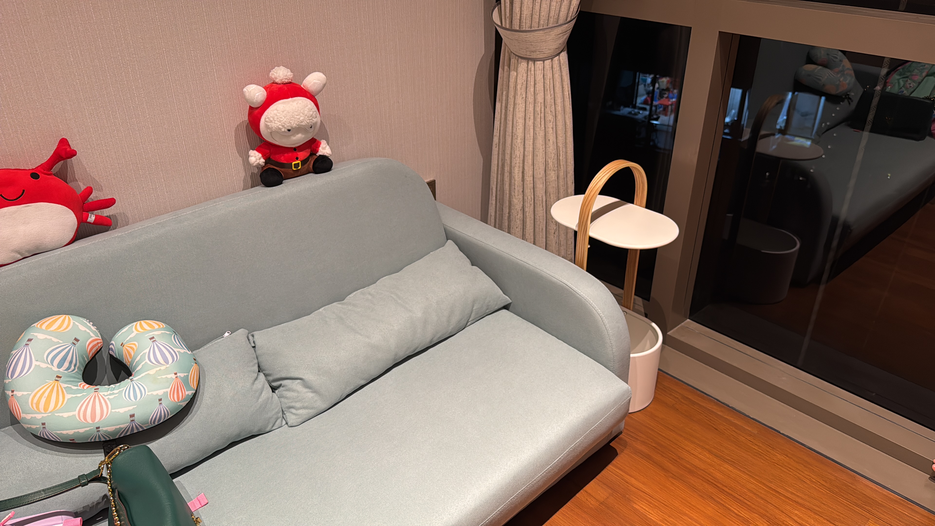 Customer home photo 5: Only the handle is wood, the rests are metal. Overall satisfied!