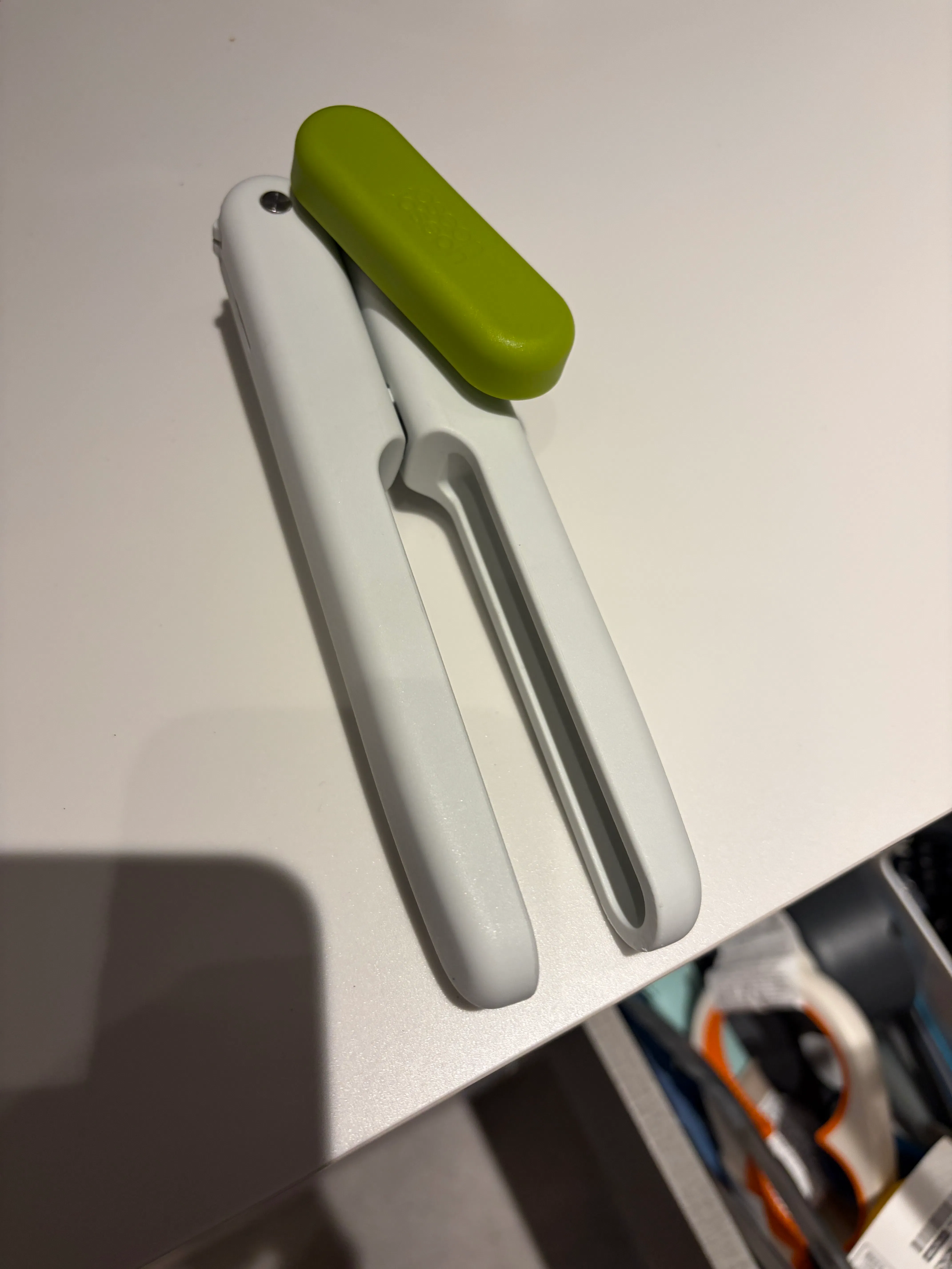 Customer home photo 1: The colour of the can opener is nice and the use is easy!