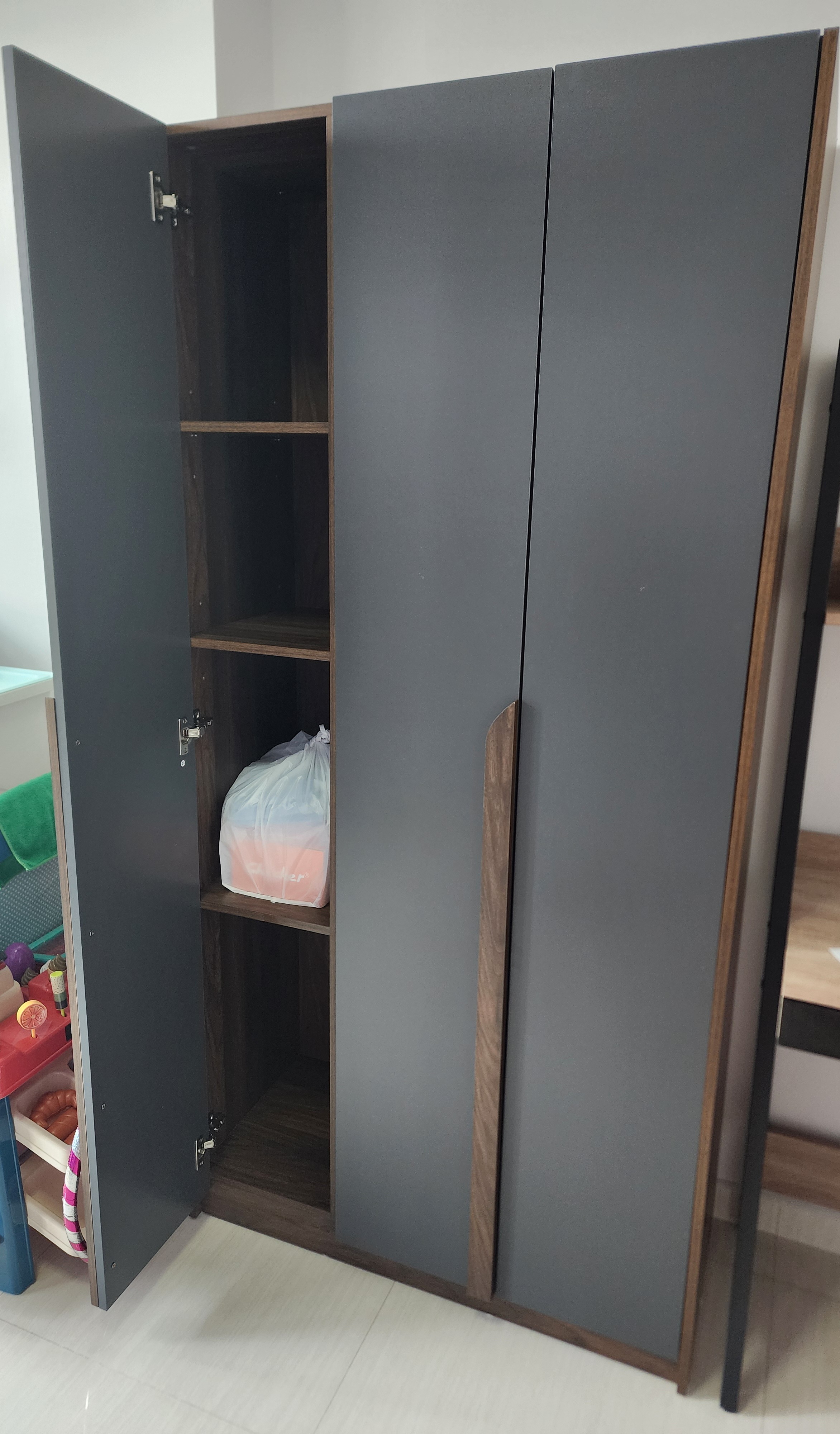 Customer home photo 8: For the price we paid for,the quality of the product is quite good + we don't need a big wardrobe,this size is just nice for my daughter stuff
