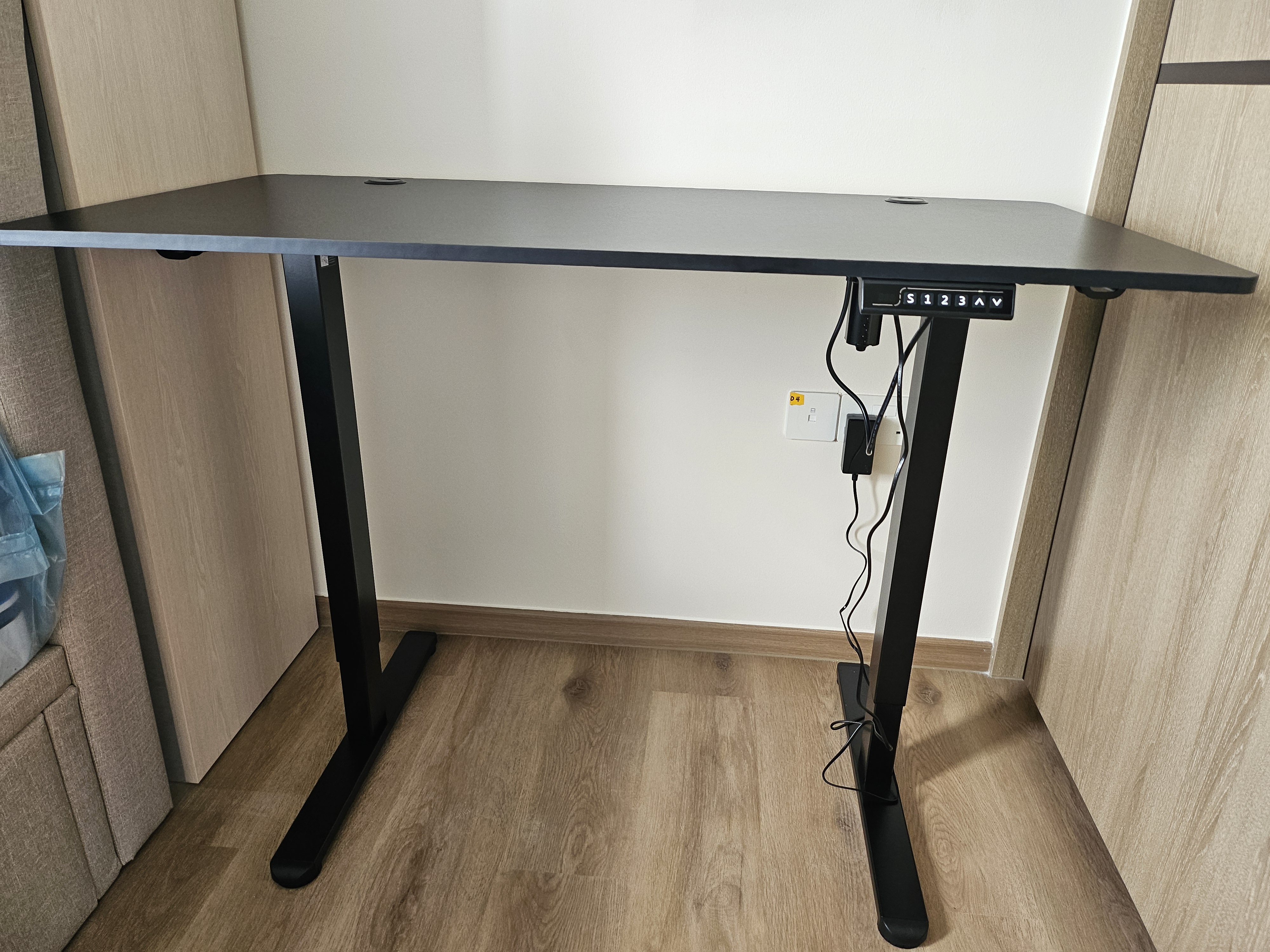Customer home photo 3: The computer table looks nice and sturdy. The mechanism works smoothly as well.