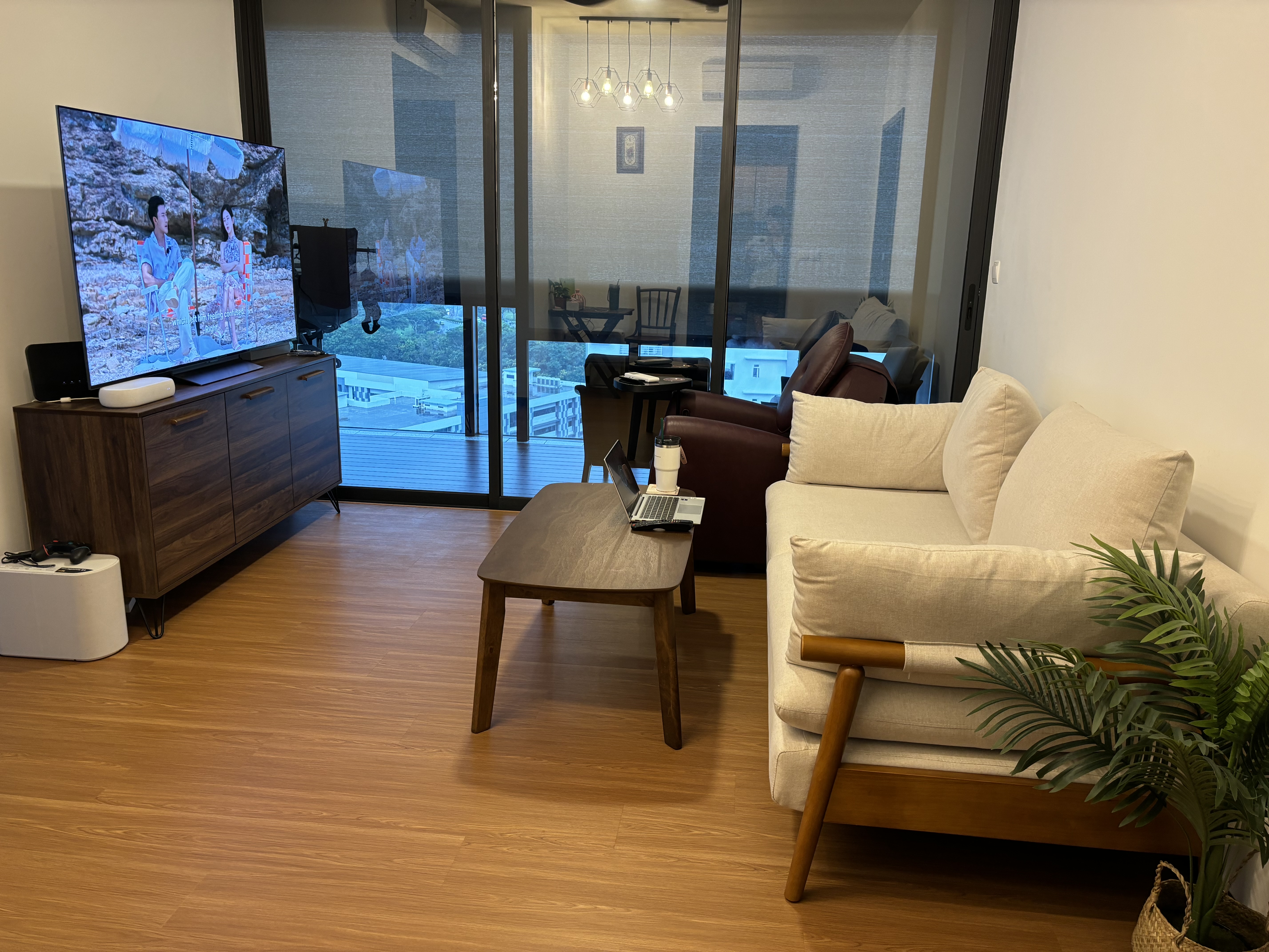Customer home photo 5: it has a very modern and yet simple look. fits beautifully into my home’s theme
A lot of storage space and yet it’s very compact.