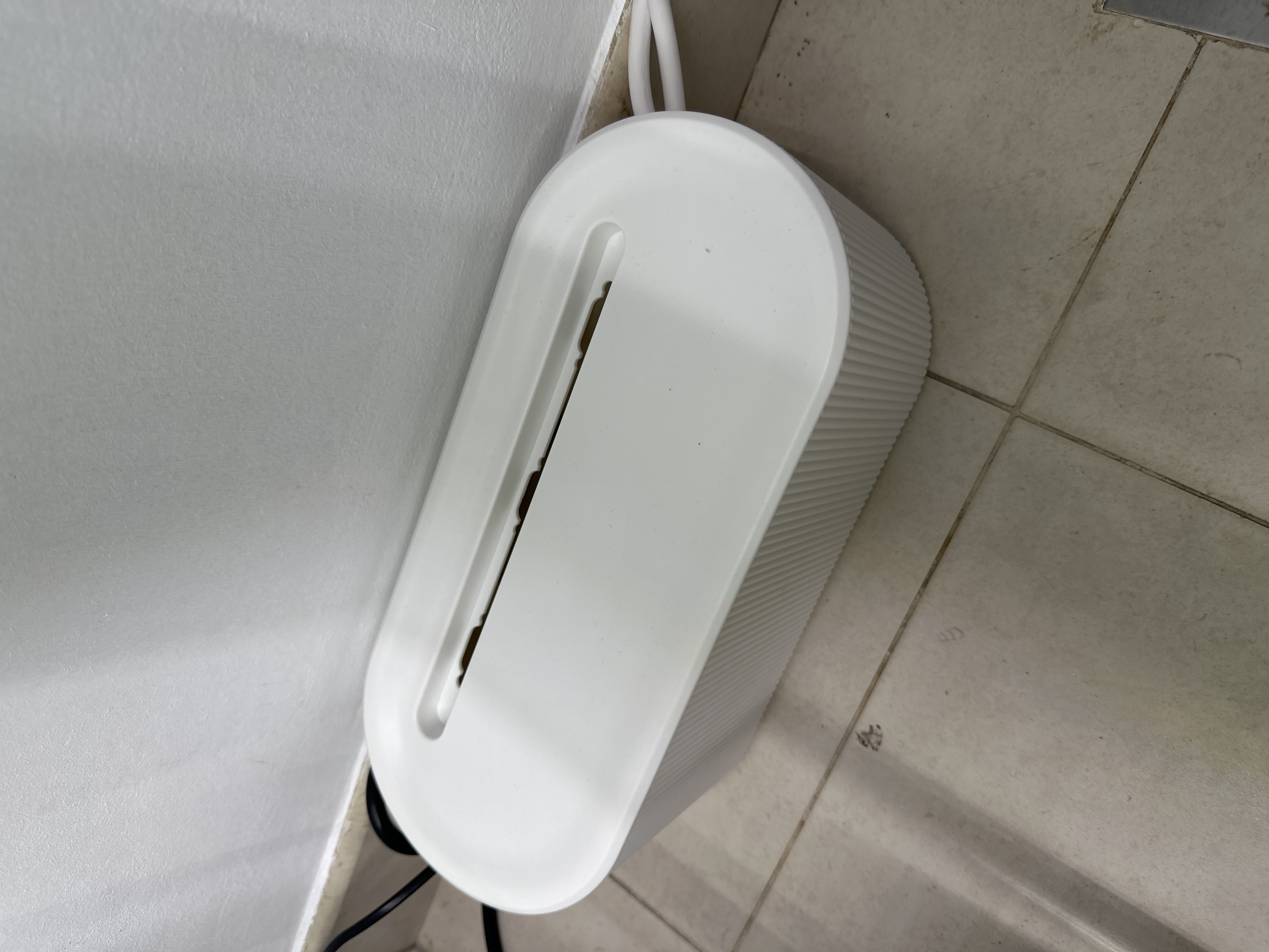 Customer home photo 2: Nice little box to hide cables.