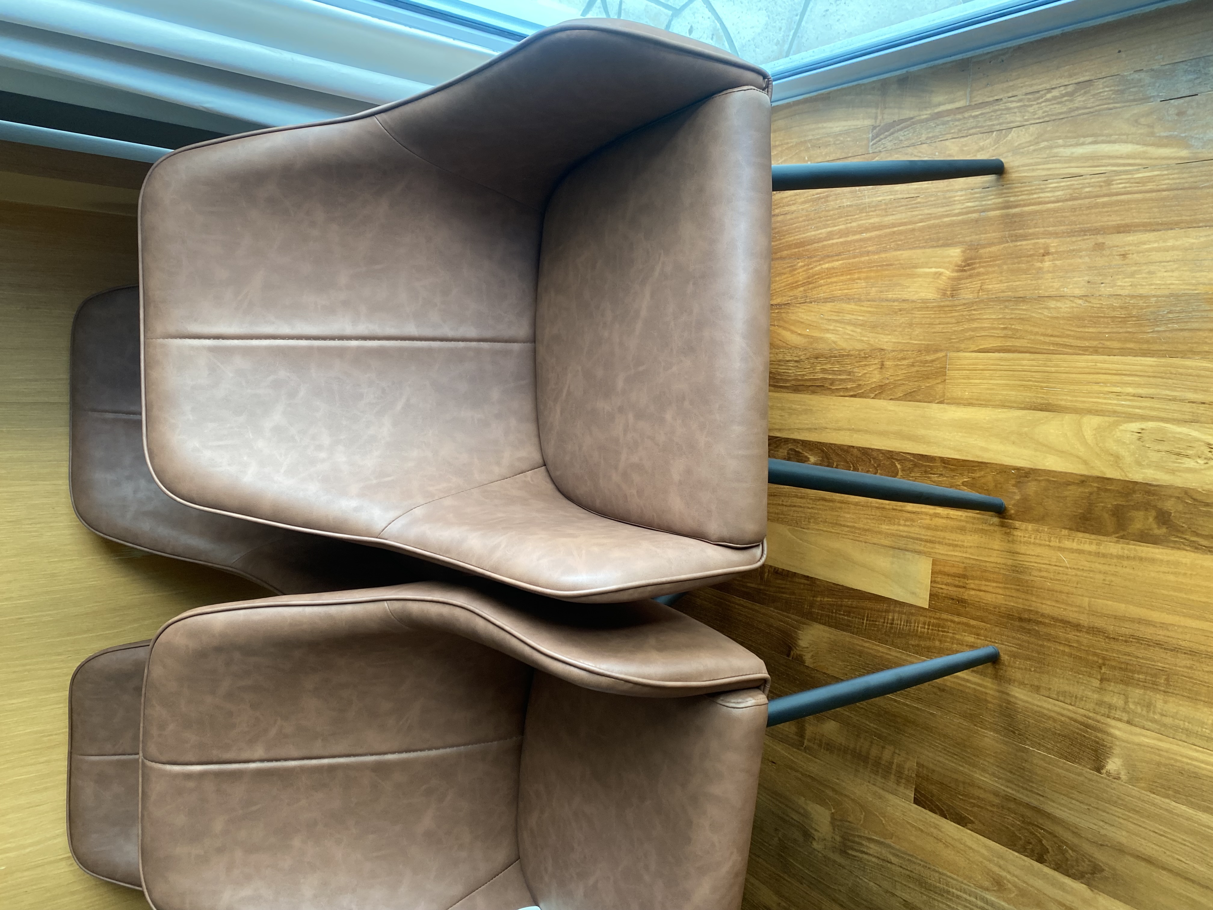 Customer home photo 3: Just like the pic on the HipVan. The actual product is even better.