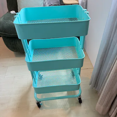 Customer home photo 5: I wanted this colour so I bought it. It has good rolling wheels 👍🏻. Very sturdy construction. But I had to assemble it myself.