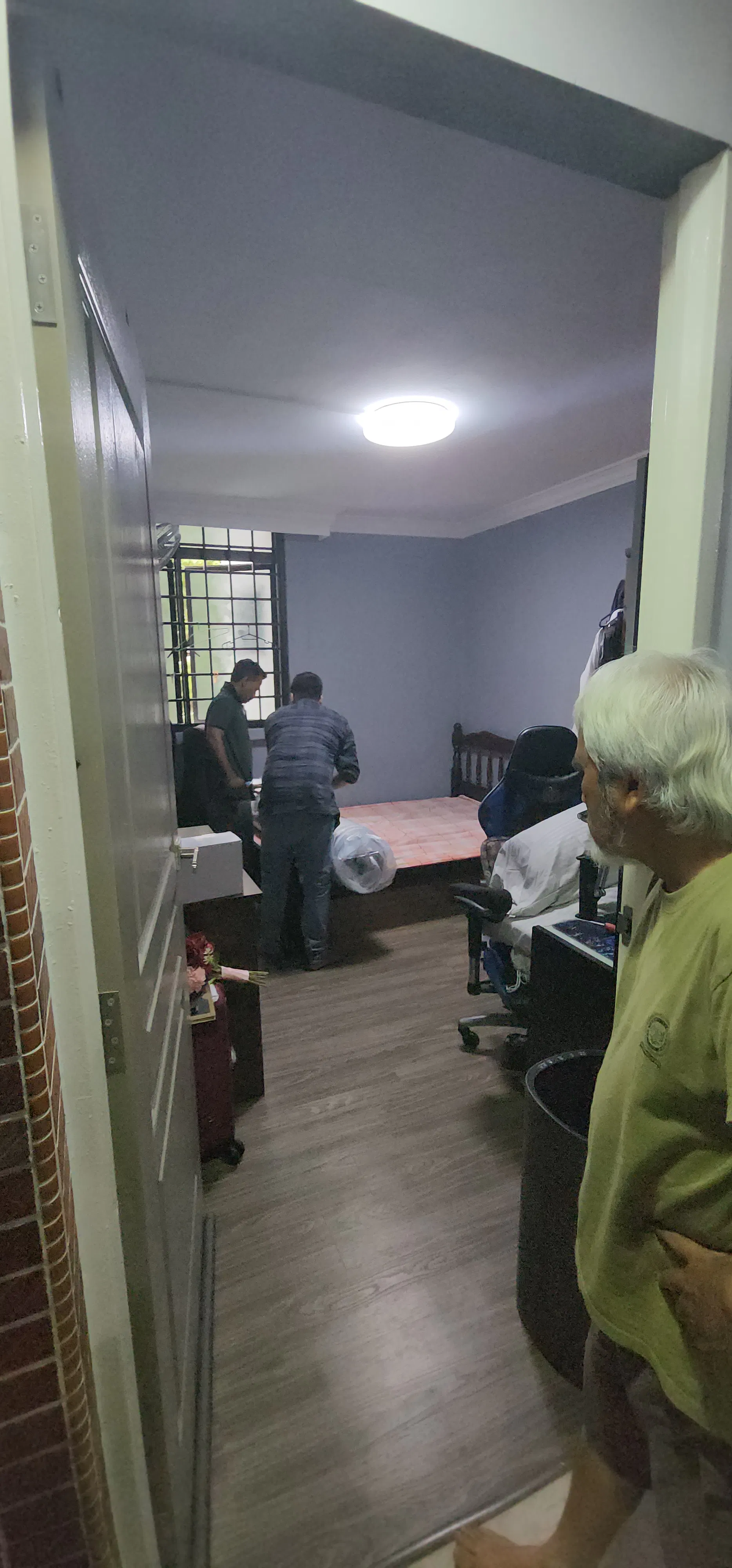 Customer home photo 9: The mattress is super comfy. My favourite part is the cooling gel. It make my sleep much better. No more back pain. But the delivery service can be improve as they came very late
