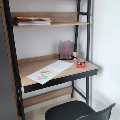 Customer home photo 2: We don't need a big study table for my daughter hence this design and size is just nice,furthermore at a affordable price
