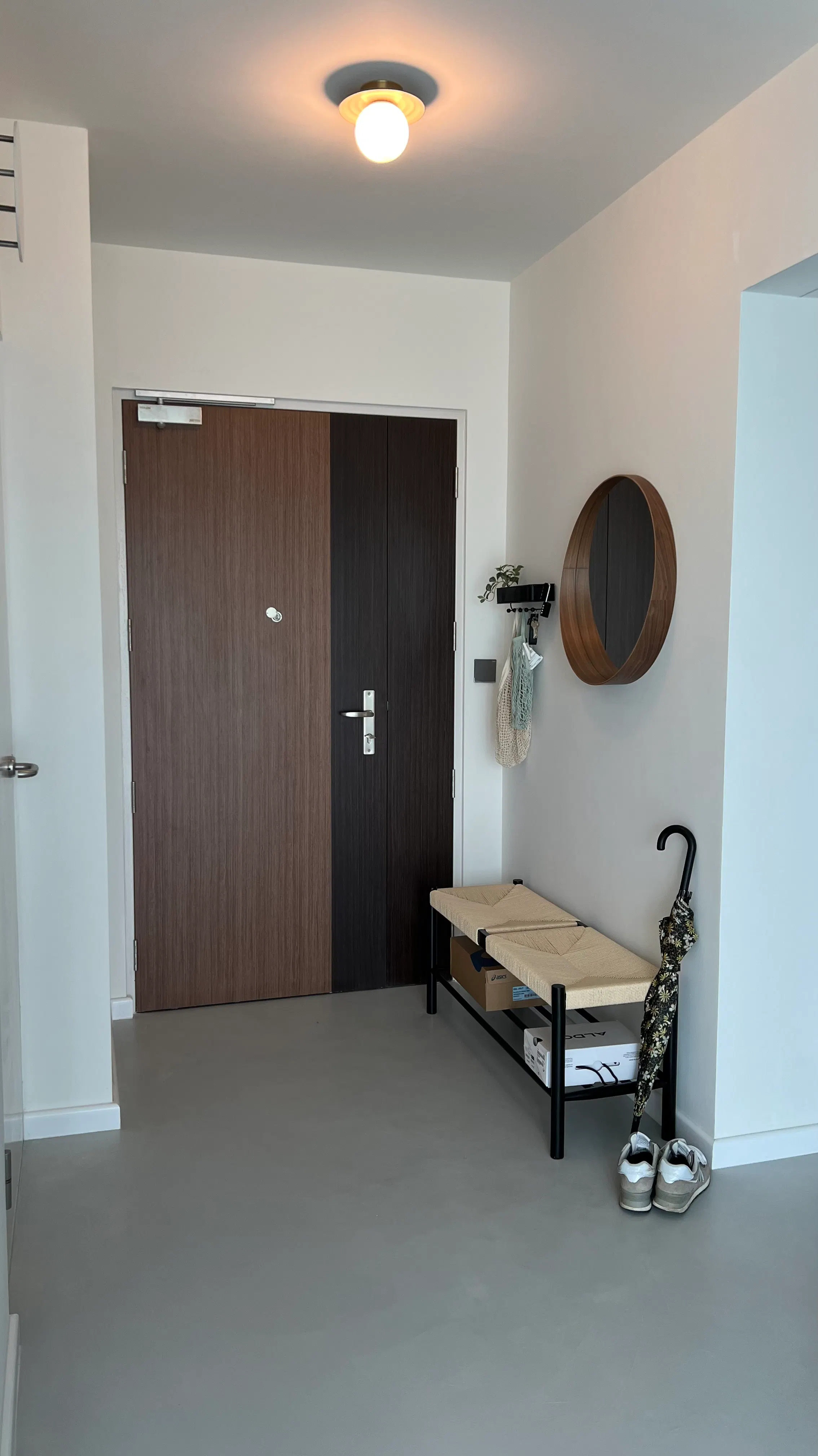 Customer home photo 9: A very stylish bench that’s perfect for my entryway. Useful when you need a seat to wear shoes and the bottom rack is great for holding footwear too!

Took off one star as there was a small chip at the top of one of the legs.