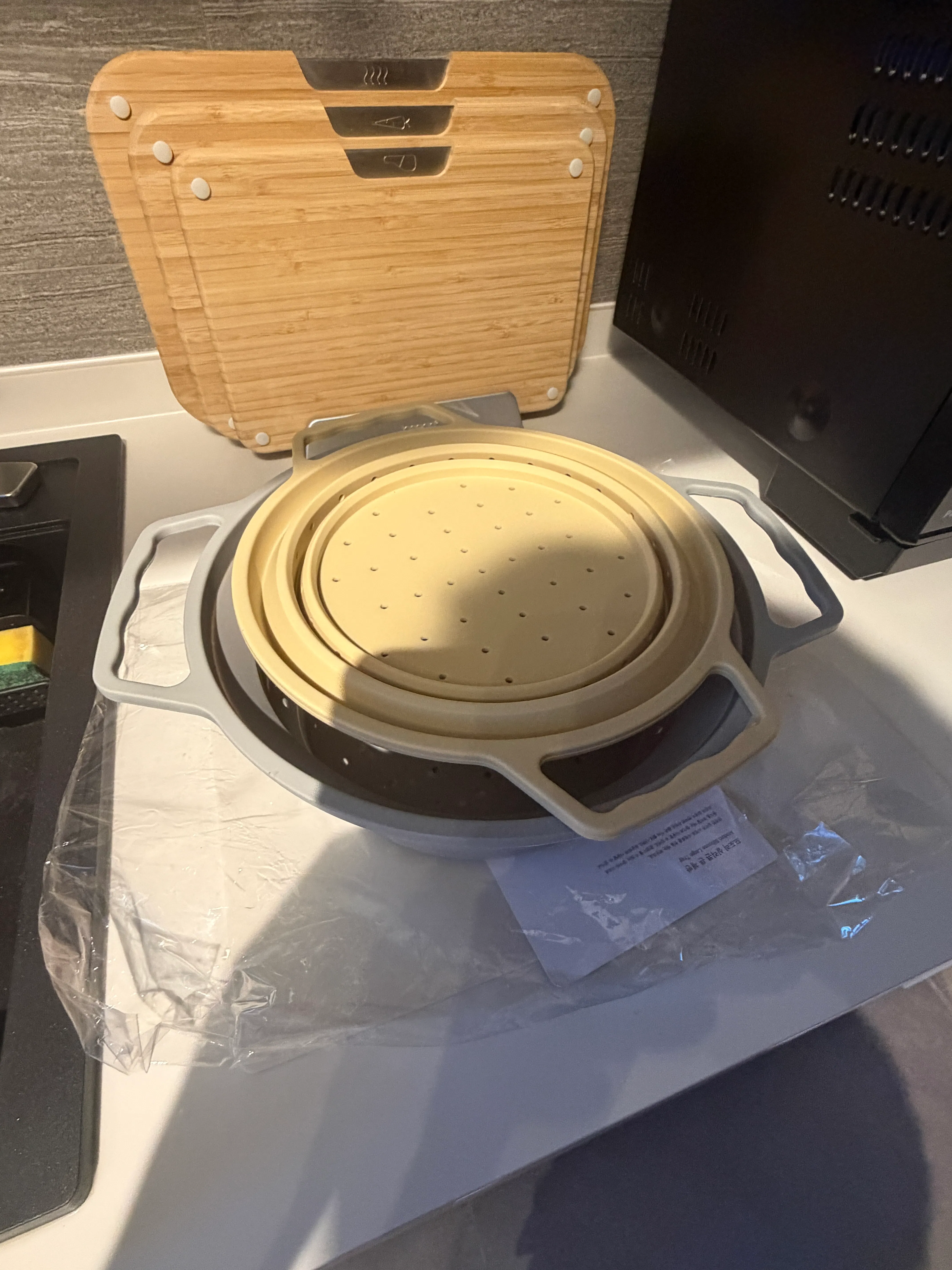 Customer home photo 1: This colander is collapsible and space saving that I bought in two sizes!