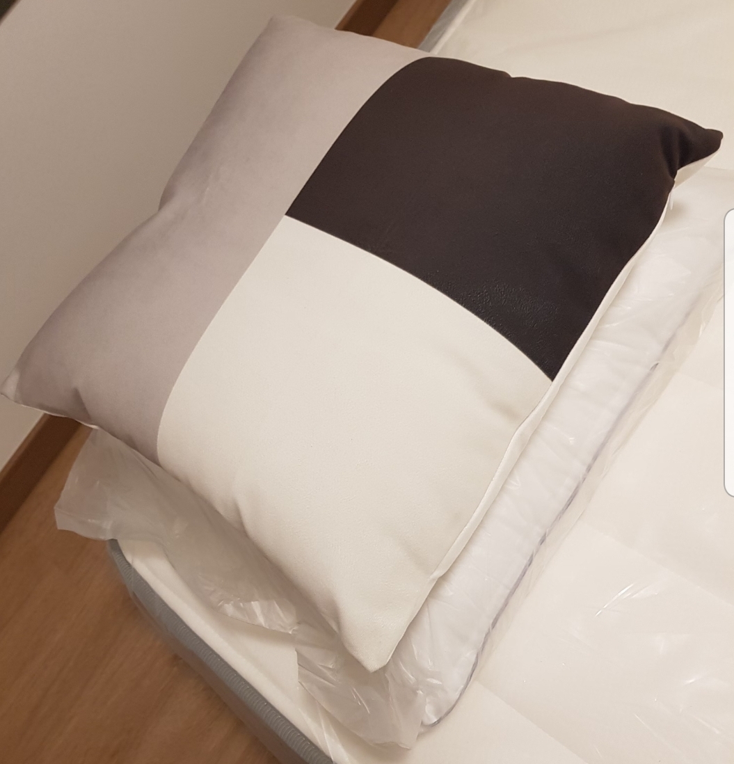 Customer home photo 9: Comfi , bouncy 
👍💟
Goes well with Cushion cover from  HV.
Gd Colour CONTRAST 💟