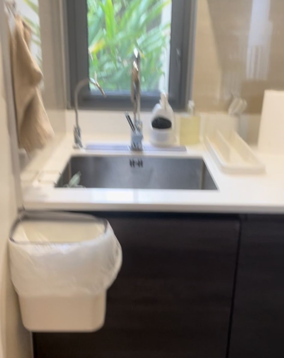 Customer home photo 6: the scrubby comes with it and fits the compartment. so u got to note that if you buy scrabby outside, youll have to get a smaller one.