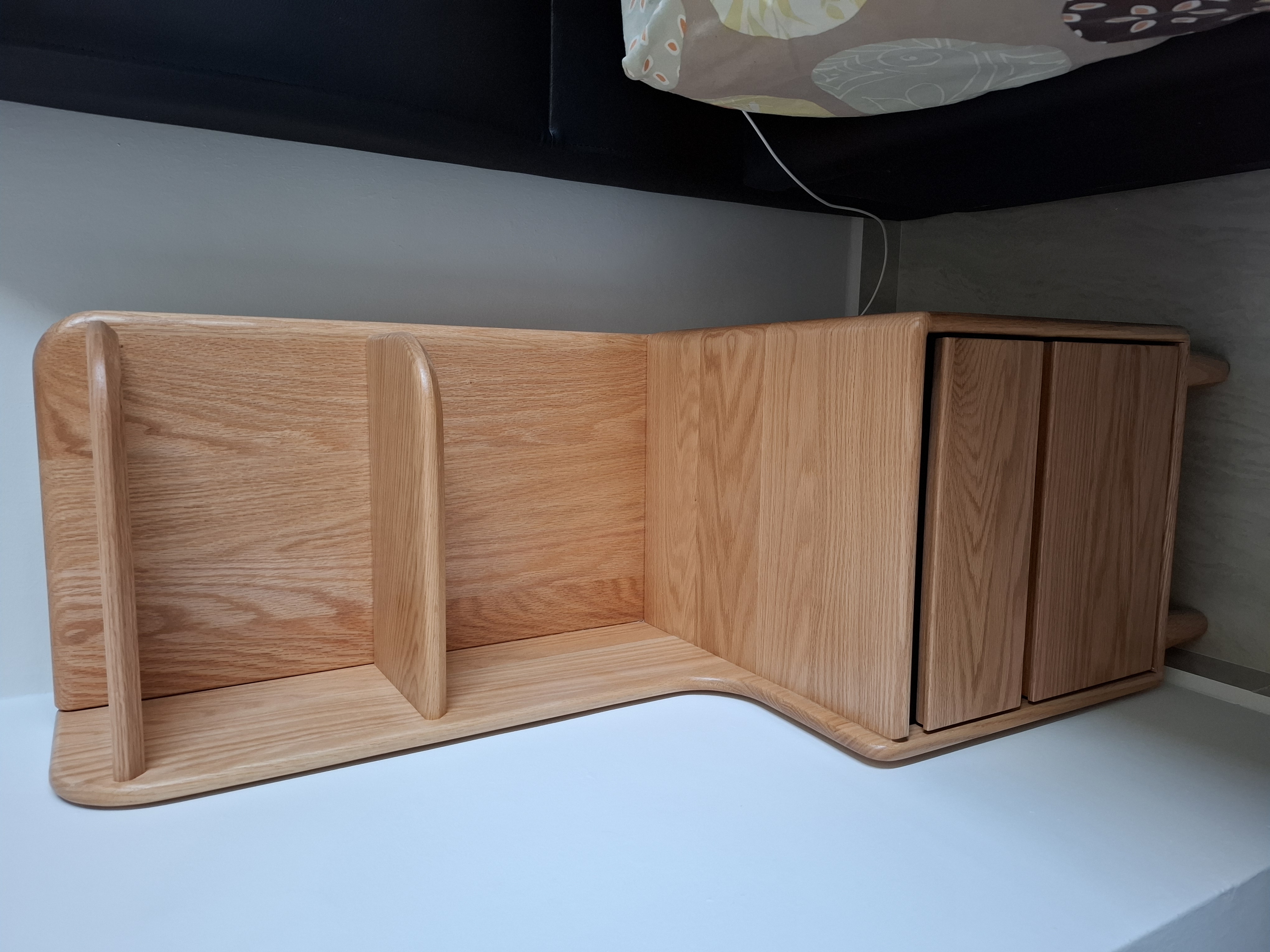 Customer home photo 1: Quick and easy delivery. Product came already assembled, and the delivery staff simply placed it where I wanted it to be. Quite clean too, didn't need to wipe it off before use.
