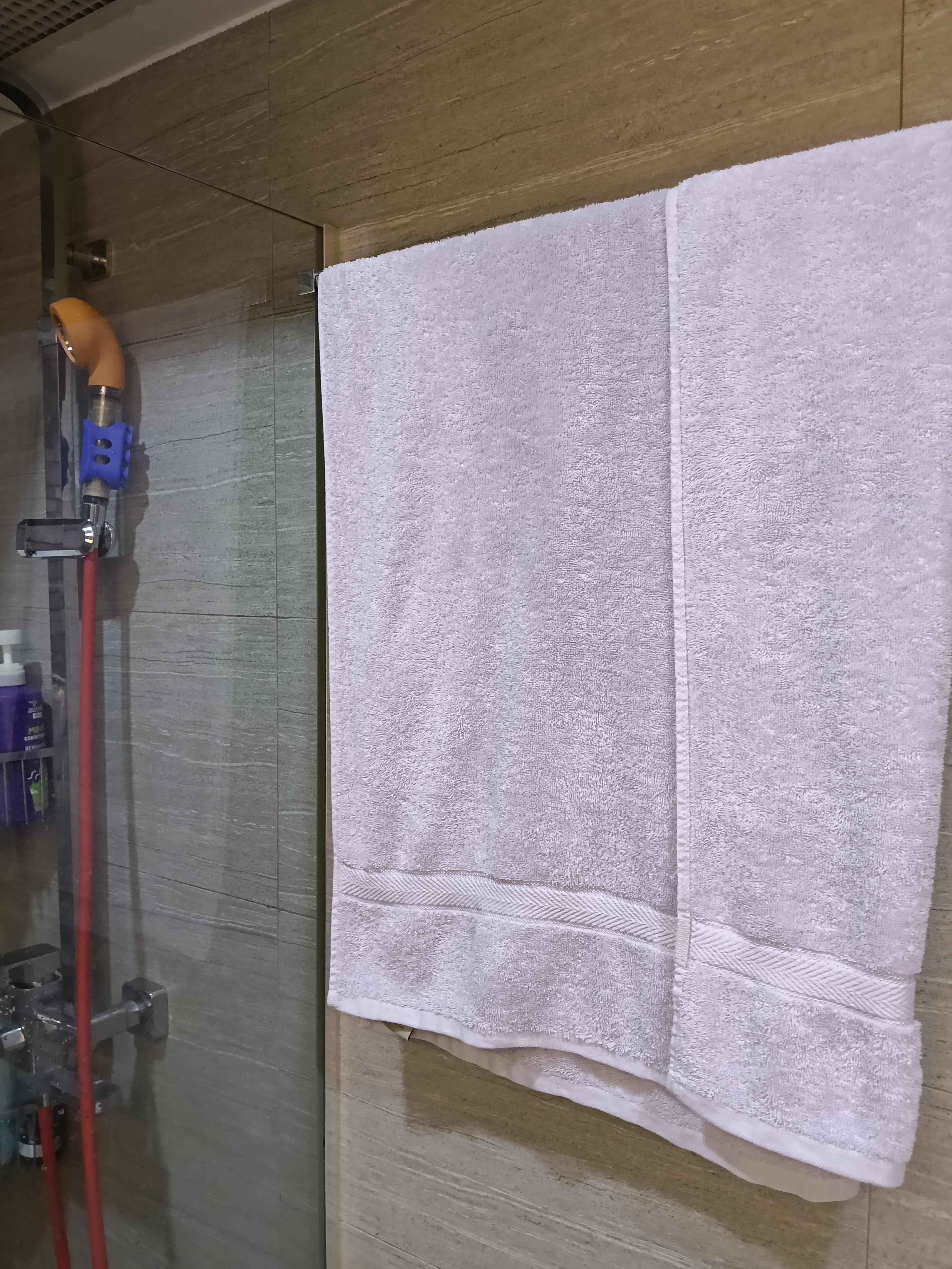 Customer home photo 1: Soft, absorbent and brightens up the bathroom space.