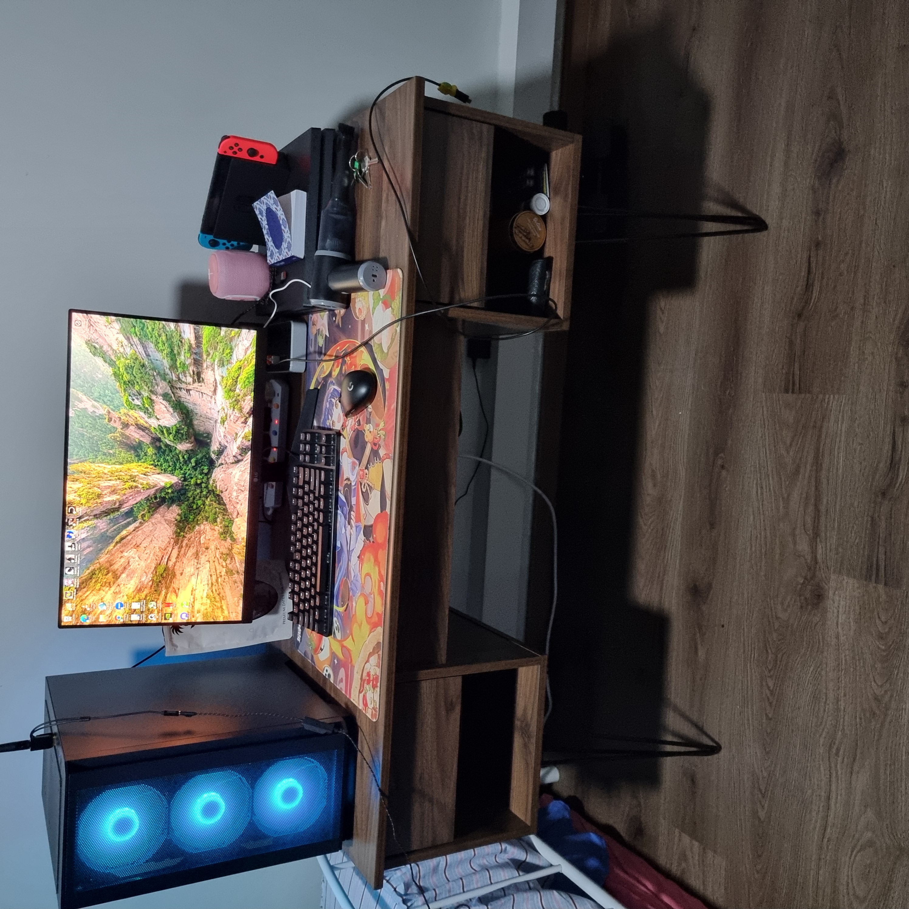 Customer home photo 1: Items received in great condition.
Great quality & great display.
Excellent service & smooth delivery. All fixed nicely.
Fully satisfied.