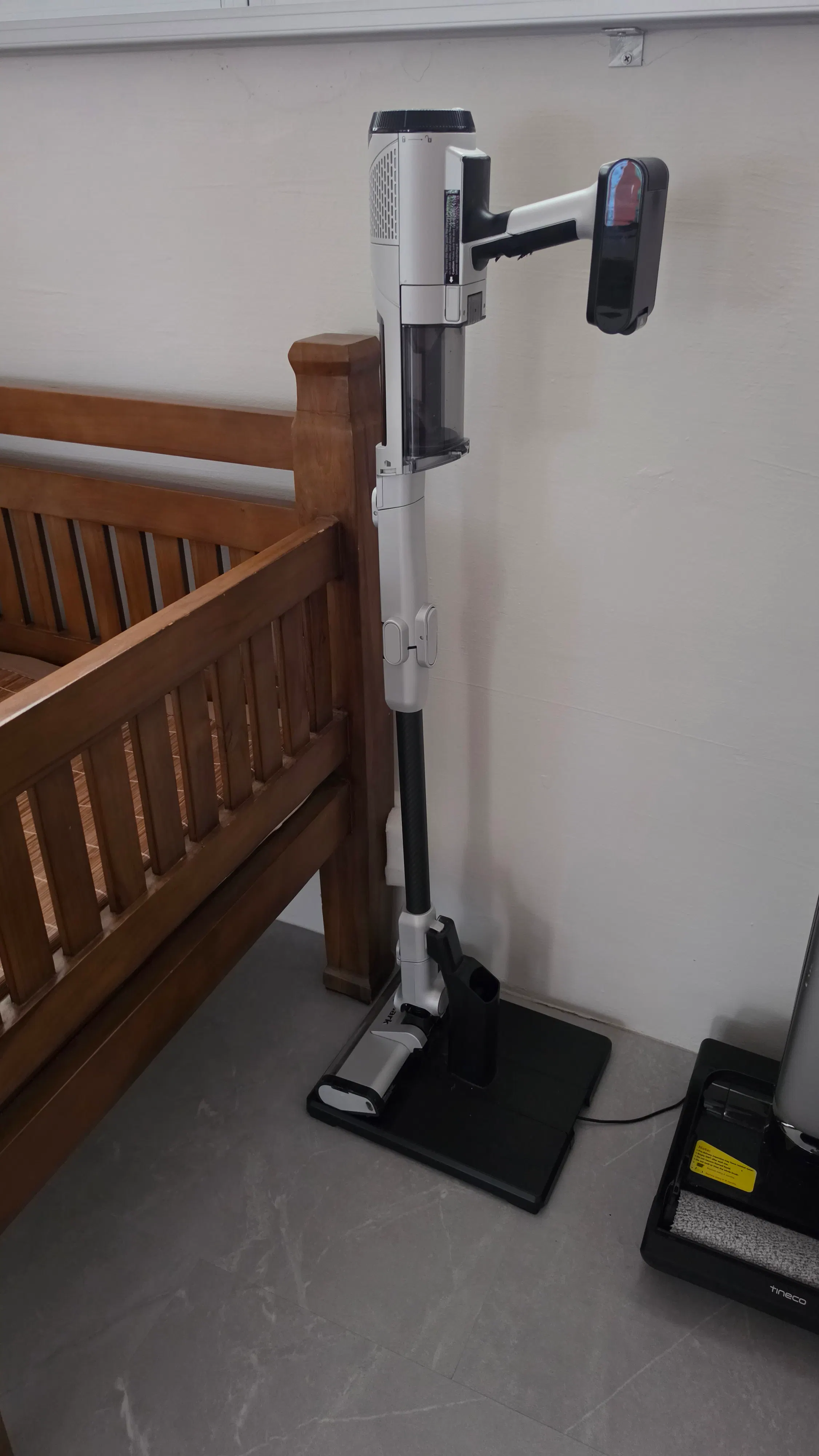 Customer home photo 1: Lightweight and powerful. Able to flex makes it useful under the table. Battery started to get weak after 1.5 years and had to buy a new battery though