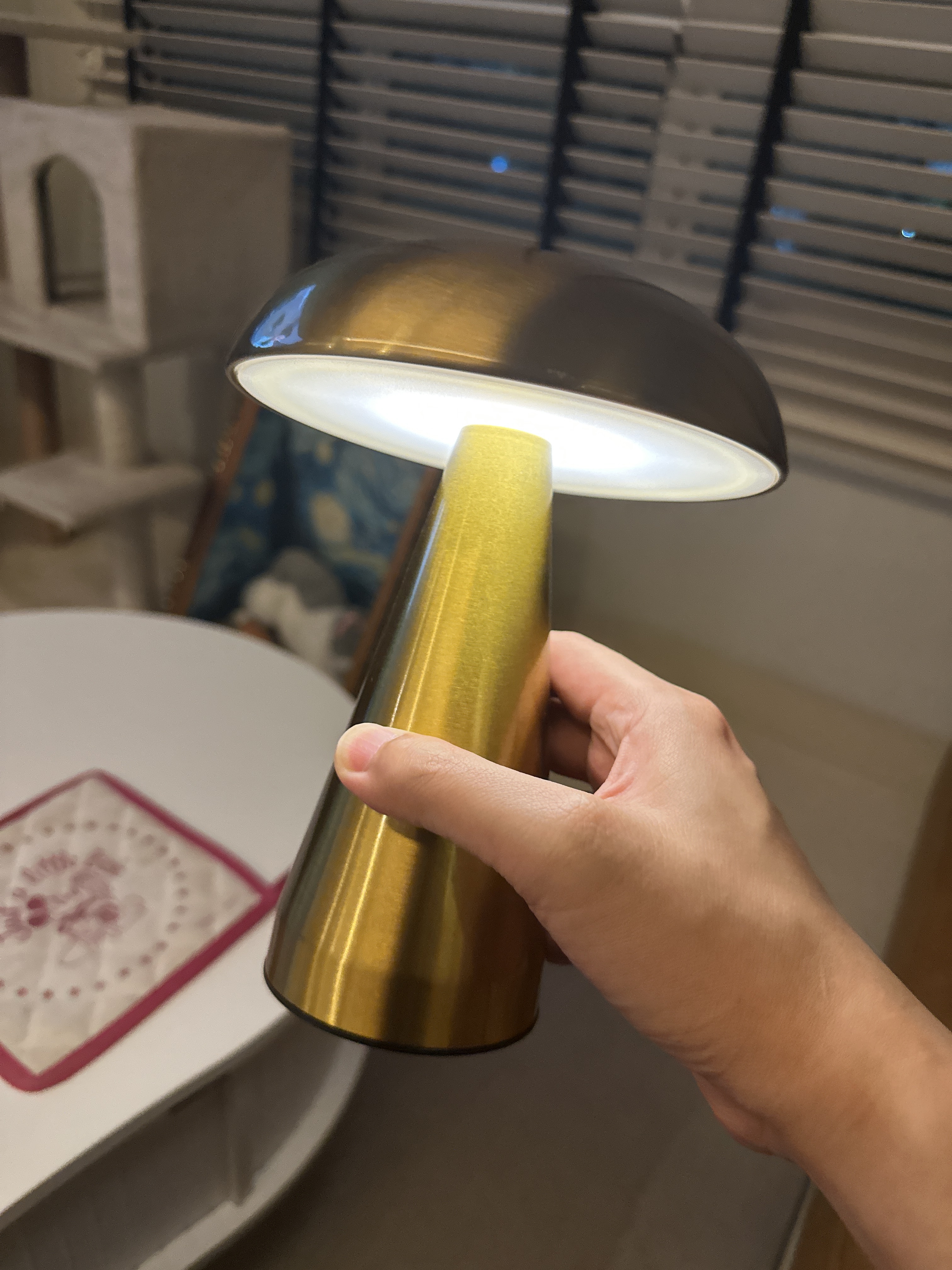 Customer home photo 8: Nice table lamp with touch control to adjust colour warmth.