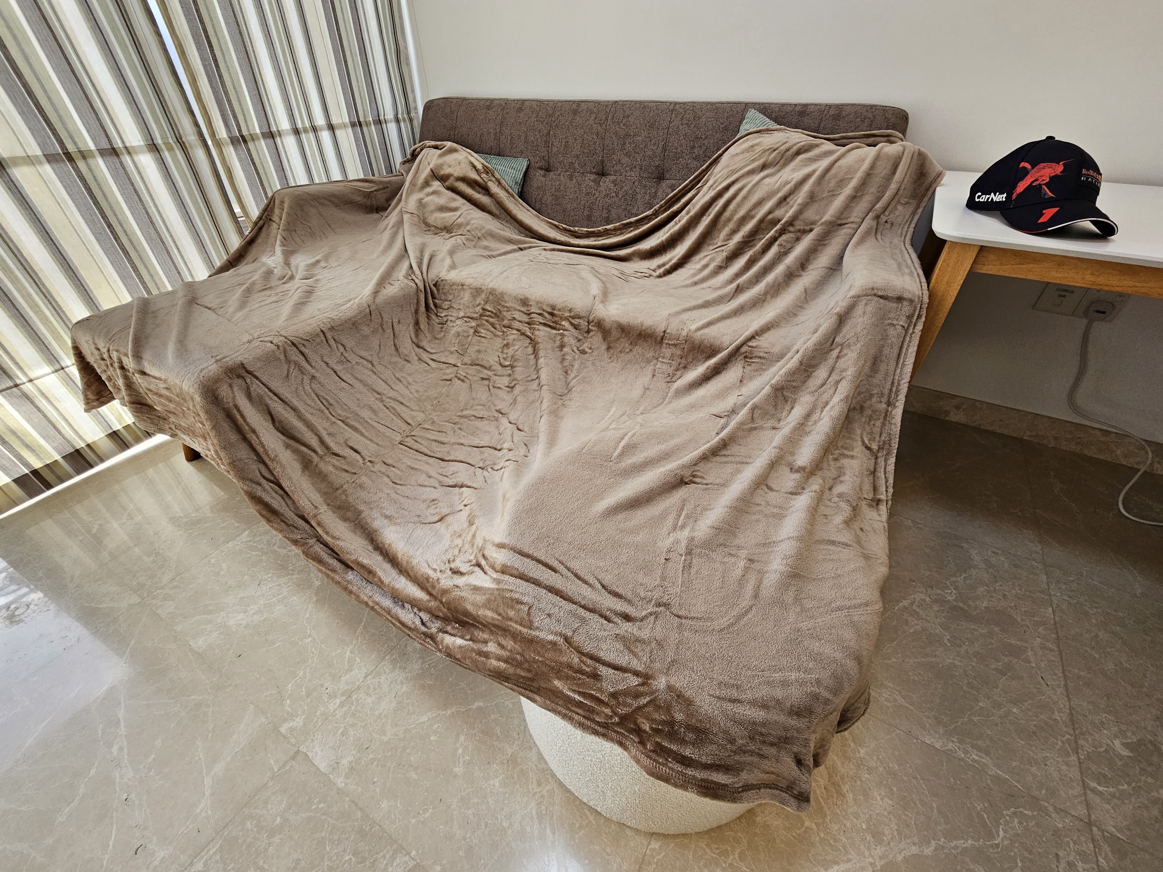 Customer home photo 2: Great value. It's really big like queen size blanket with feeling soft and cozy. Perfect for puffy throw with your sofa