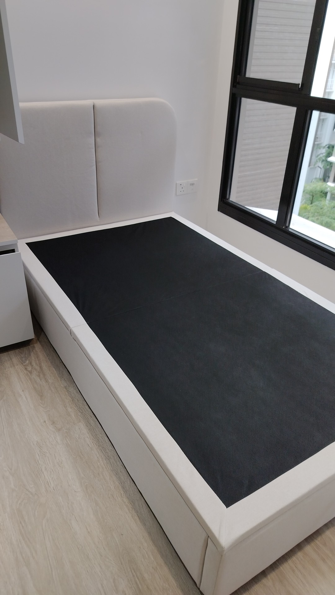 Customer home photo 3: I am satisfied with HipVan service. I enjoy the experience from showroom to installation. The delivery time is communicated well. The delivery and installation team is friendly and nice. The product also come in good shape. Bravo to the team