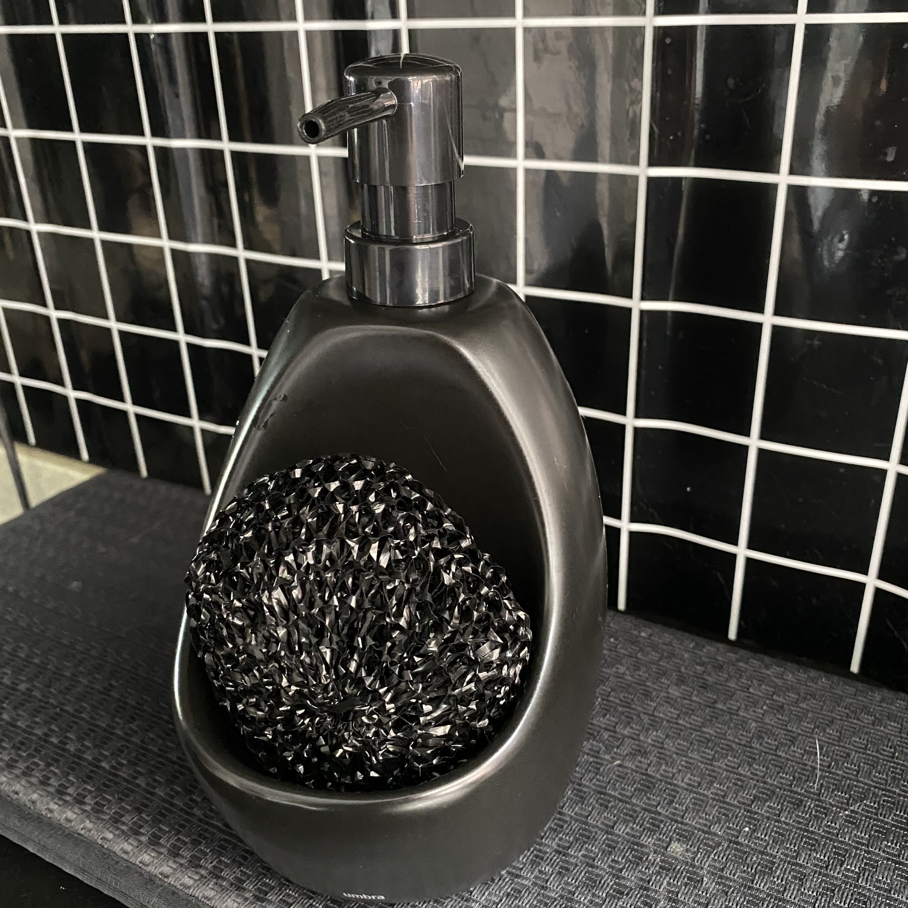 Customer home photo 7: Love the design and comes with a compartment to place the sponge.