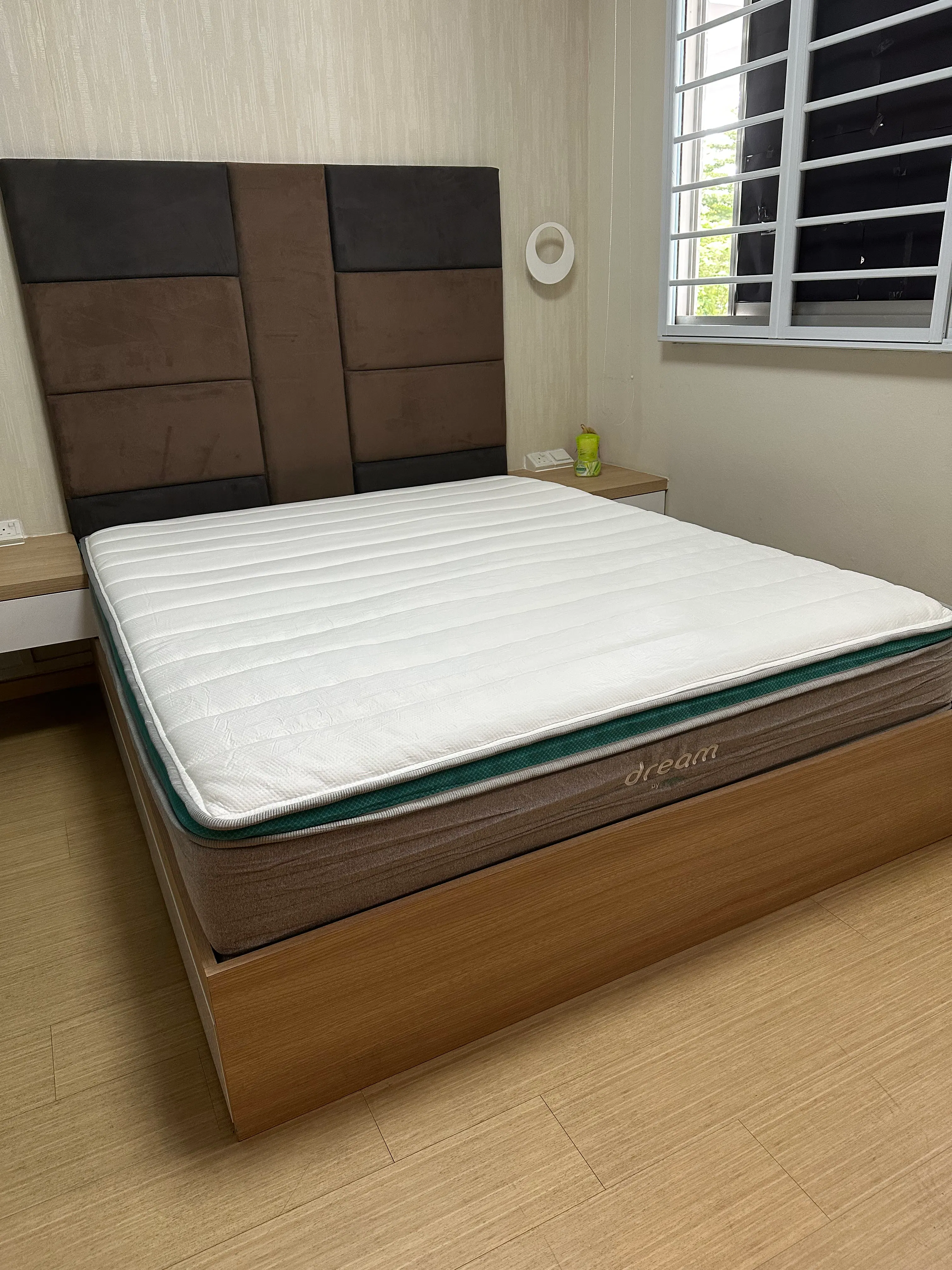 Customer home photo 3: This medium-firm Euro- top mattress offers a balanced feel with good support and pressure relief. The memory foam layer adds a comfortable contour, while gel infusion helps keep temperatures regulated through the night. It expands quickly after unpacking and maintains consistent support. Overall, it is confortable, well-built, and suitable for most sleepers.