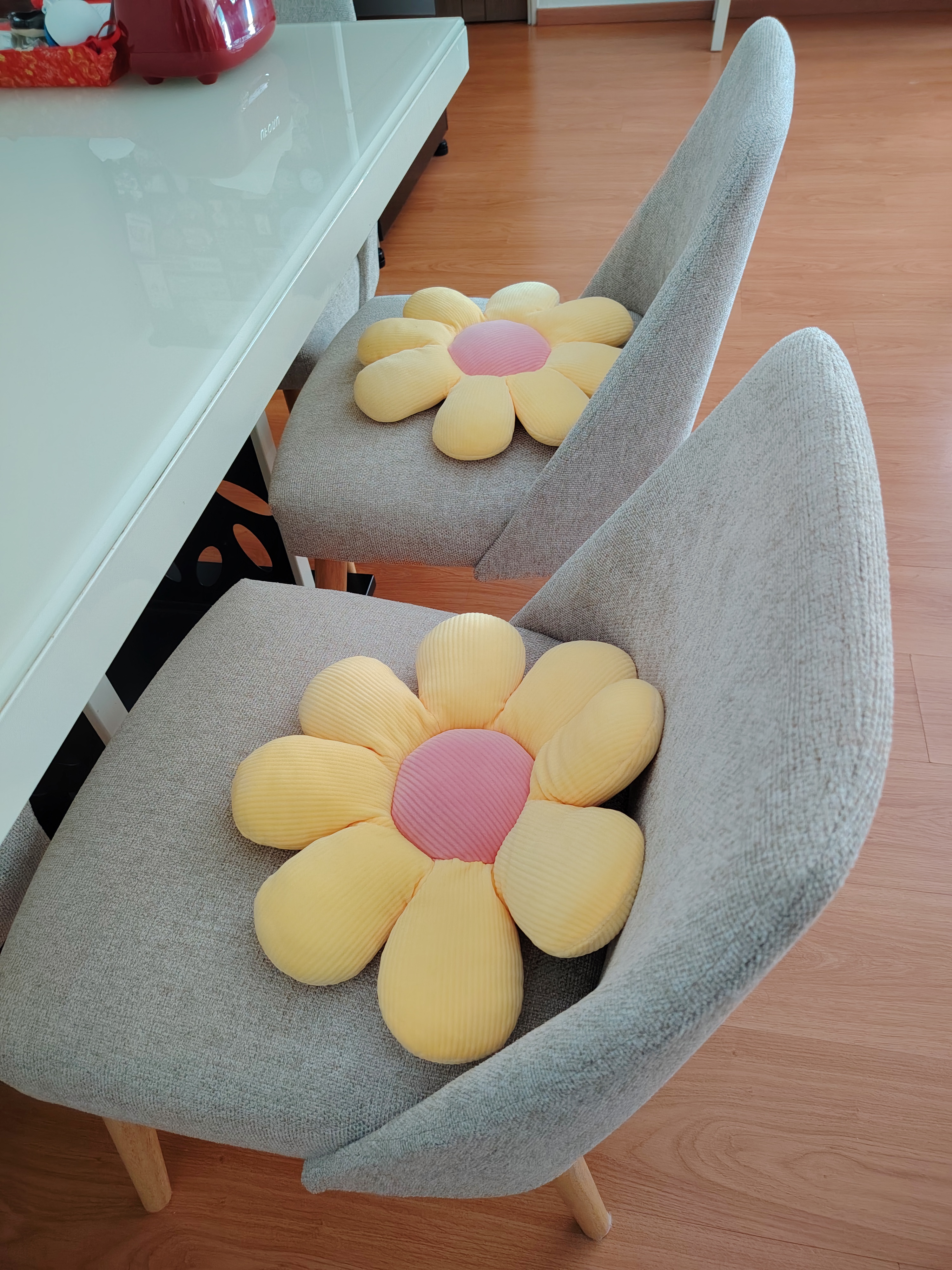 Customer home photo 1: Nice and comfy chair.