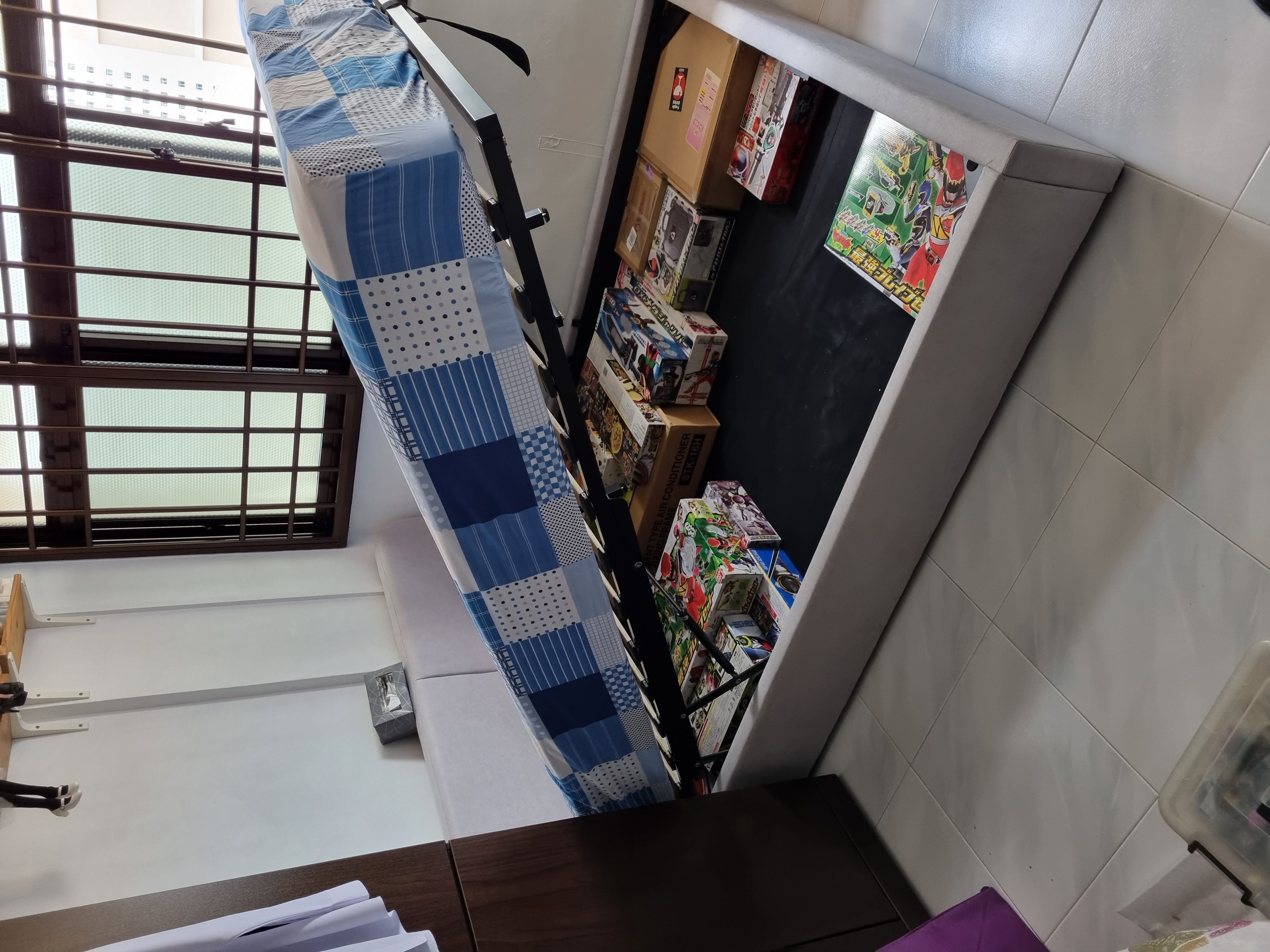 Customer home photo 32: It looks shallow but I can put quite a lot in it. It is easy to lift too.