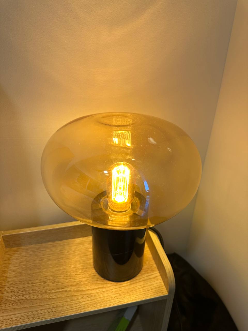 Customer home photo 1: Very nice lamp and exactly as shown. Delivered with heavy padding to ensure that there is no damage to the product. Feels like it is made of premium material. 

Just to note that bulb is not included with the lamp (which is very clear in the product description). But very easy to separately find a T45 E27 filament bulb which fits perfectly!