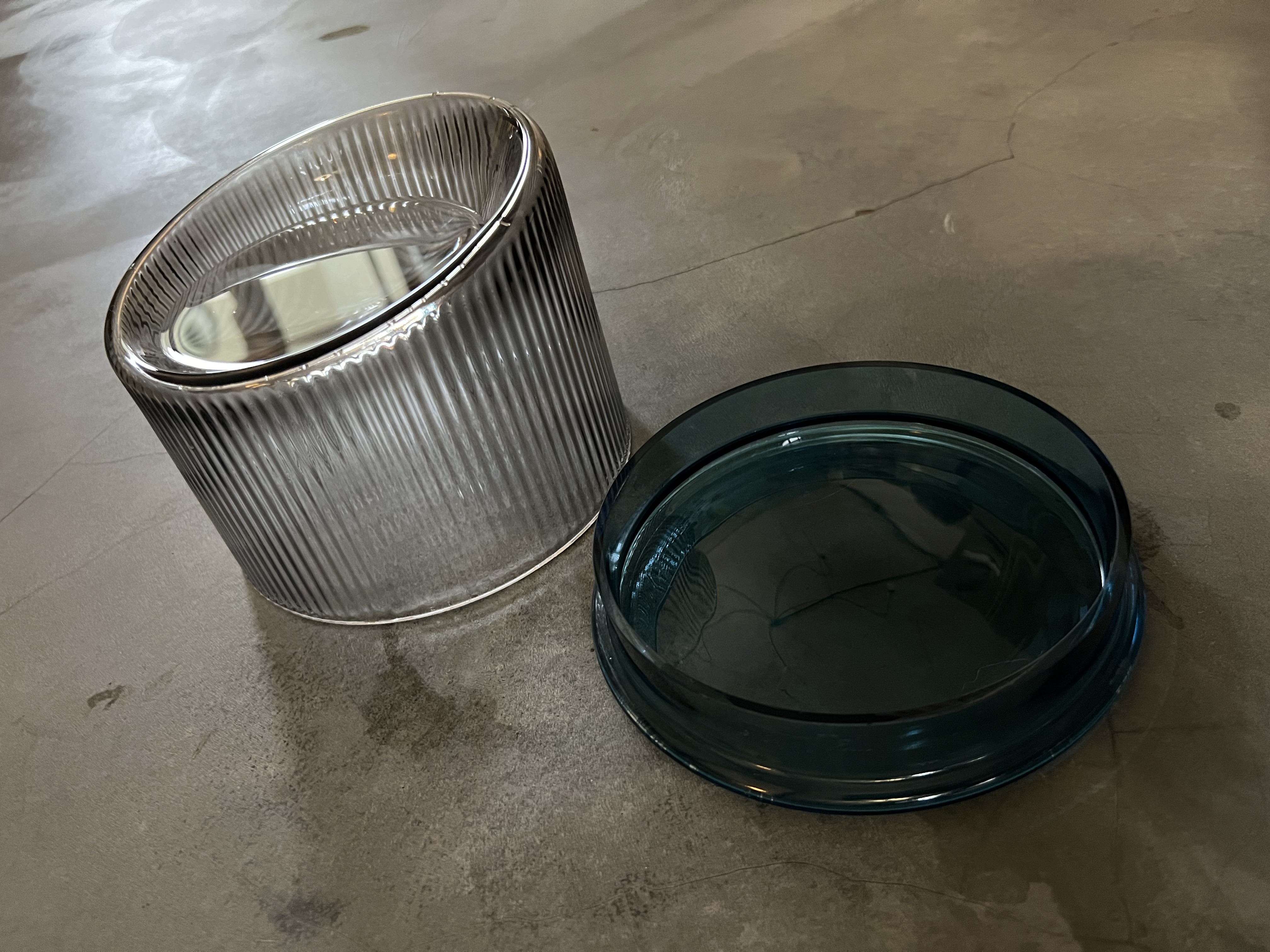 FURRYTAIL Fooddict Elevated Glass Feeding Bowl - Blue