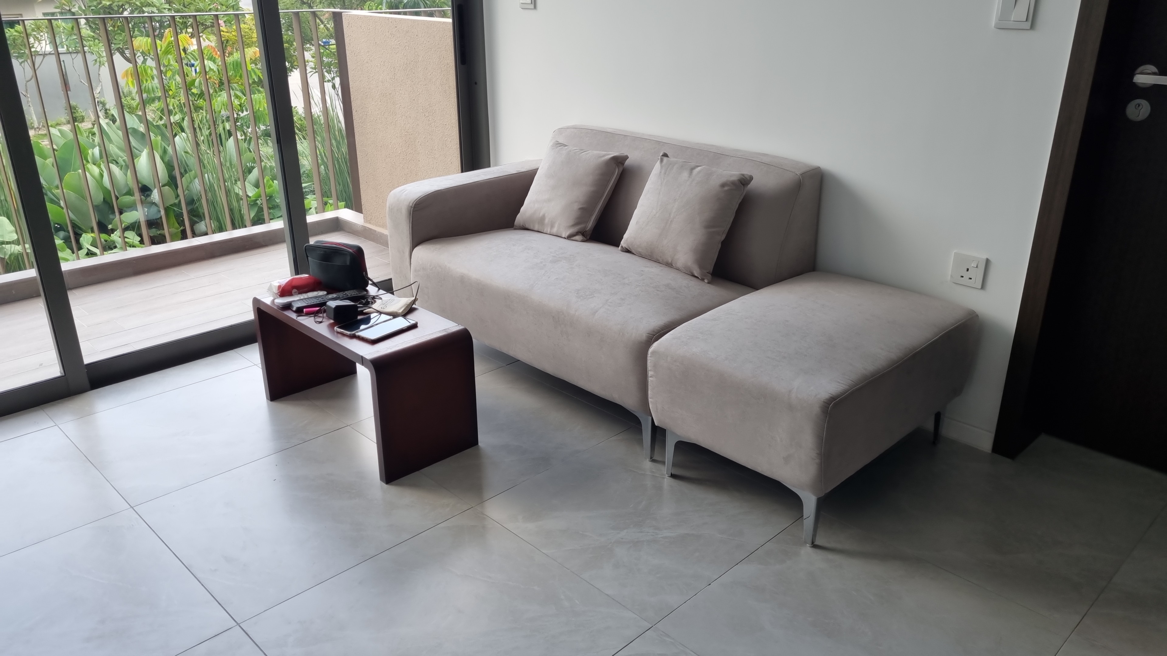 Customer home photo 37: Love the firmness and the size of this piece. 
Nice colour and texture. Really hope it last for more than 5years