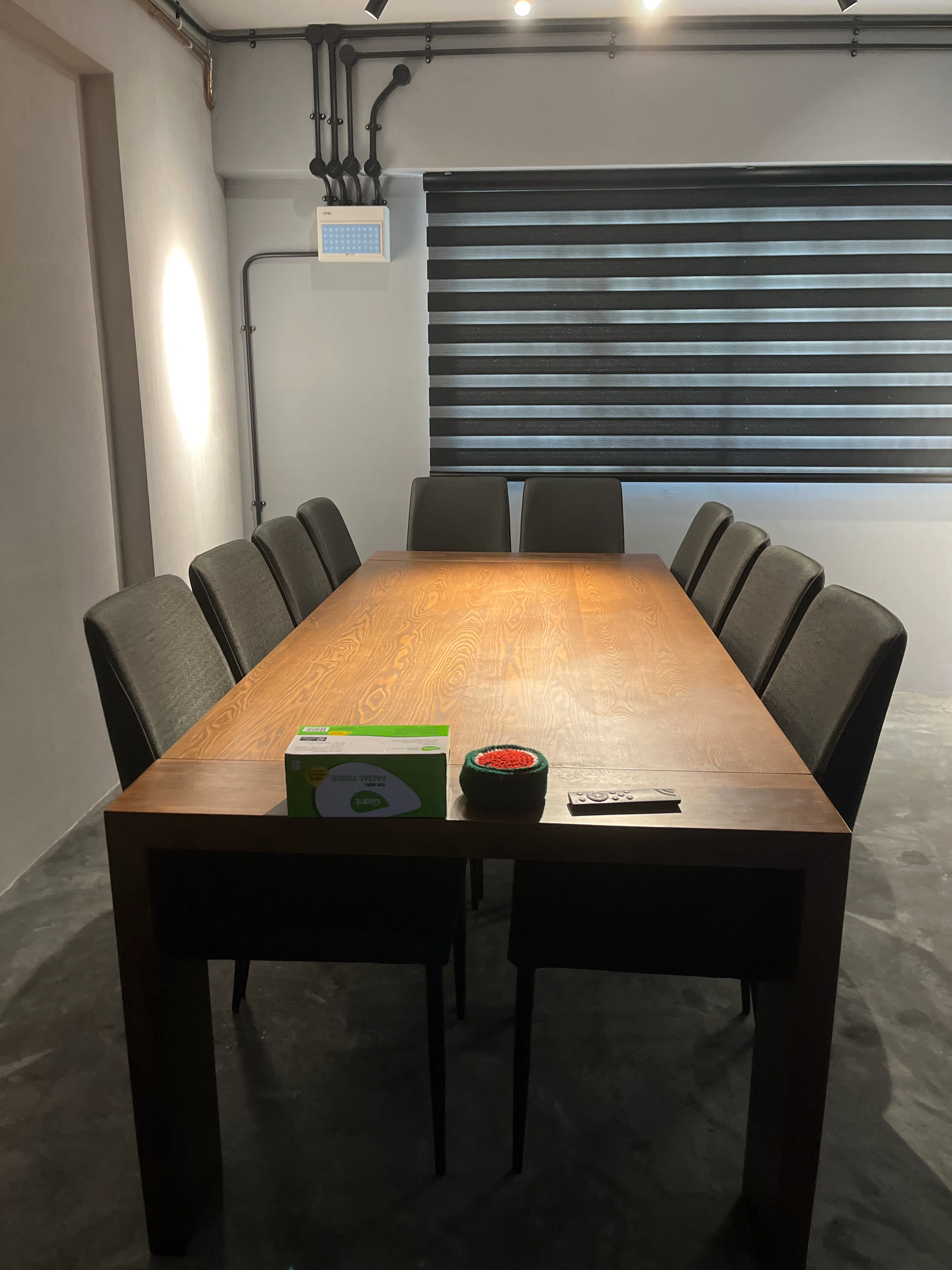 Customer home photo 1: It’s huge! The quality is really good and heavy! We could sit 10 seater here but squeezy so maybe 8 people for comfortable fit!