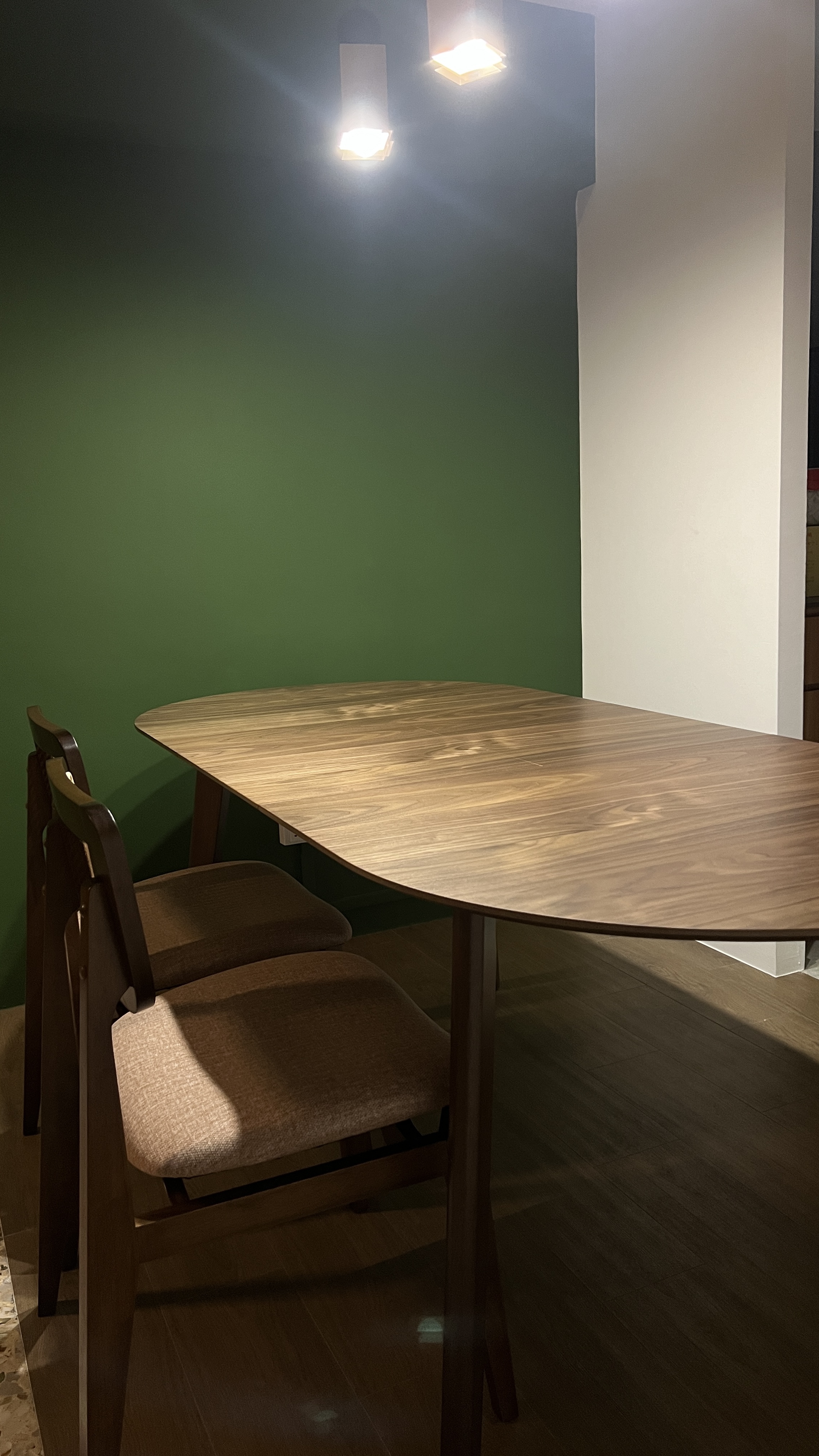 Customer home photo 2: Bought the extendable table “just in case” but decided to leave it extended because the look of the 2m is just too good to keep it small. Easy process to extend and shorten it too!