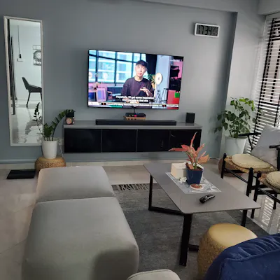 Customer home photo 2: I can place it anywhere around the house, as a coffee table or a chair itself, in the living room or in the bedroom and visitors like it as they can move easily when playing games.