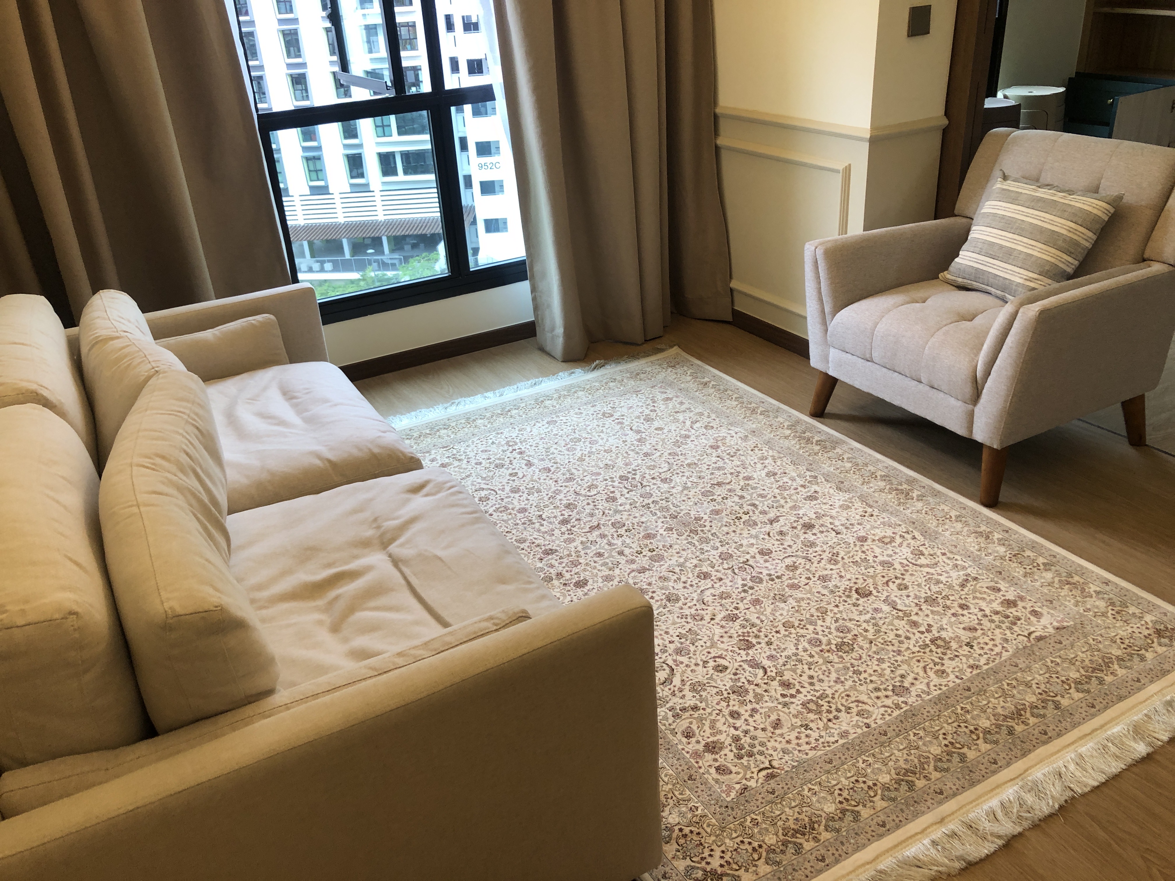 Customer home photo 1: Very comfortable! Wide enough to sleep on it soundly. Bought along with the left unit and joined into a long sofa