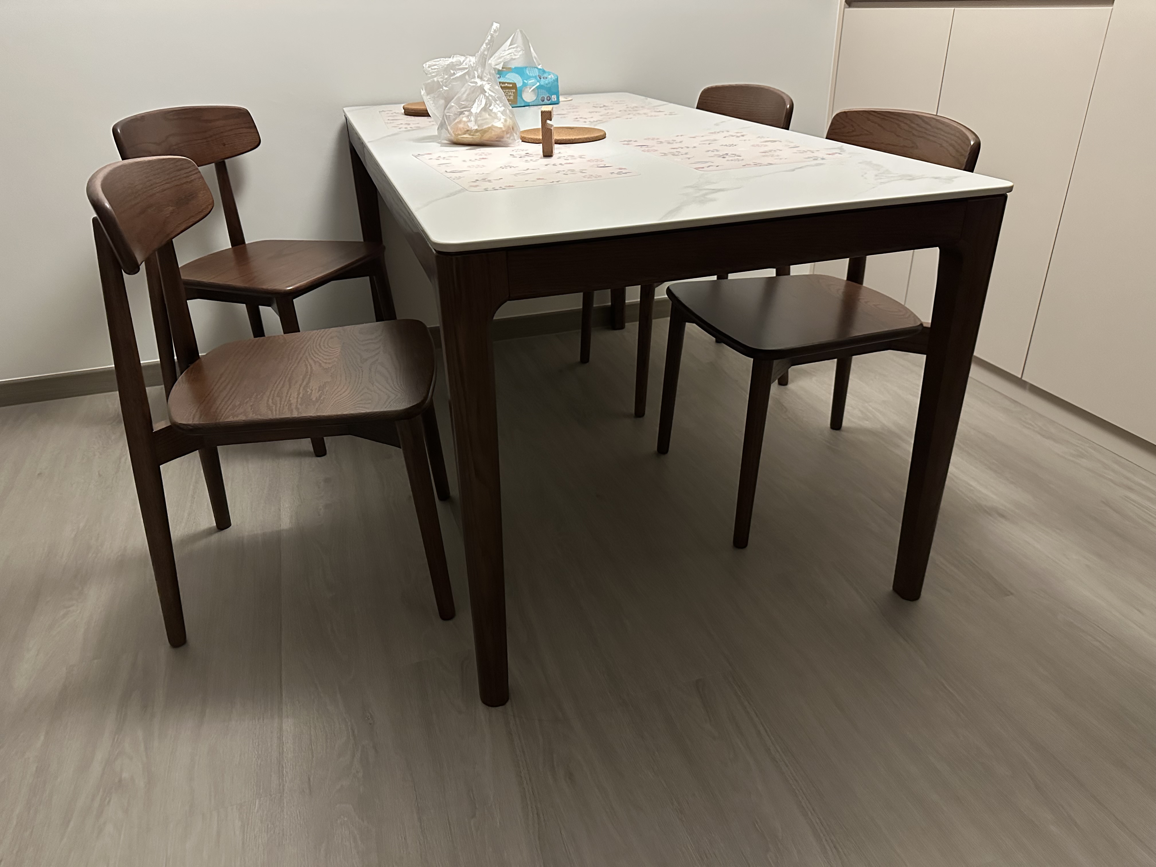 Customer home photo 12: Solid table