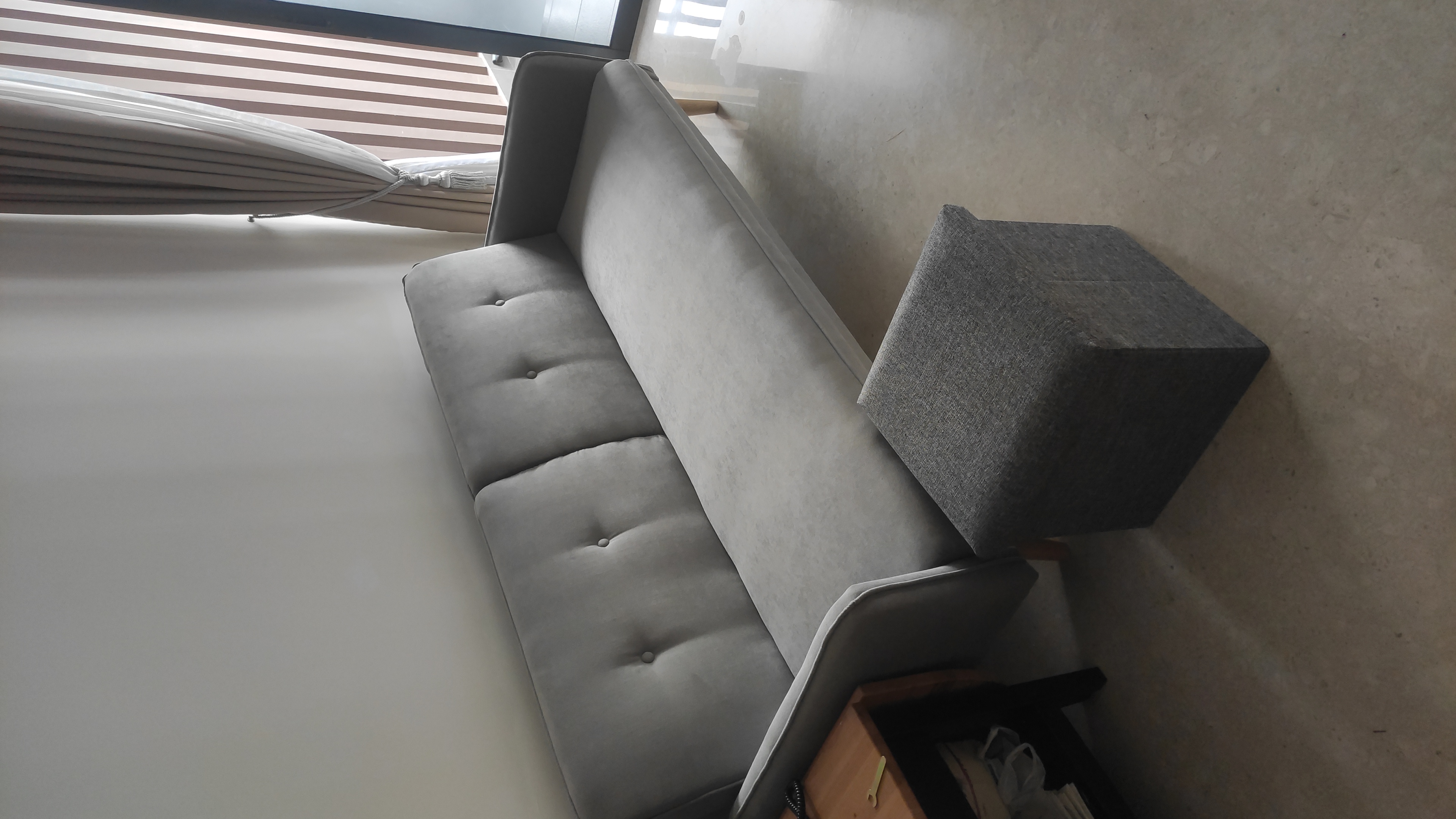 Customer home photo 10: Basic sofa bed. Seat and backrest of appropriate hardness.