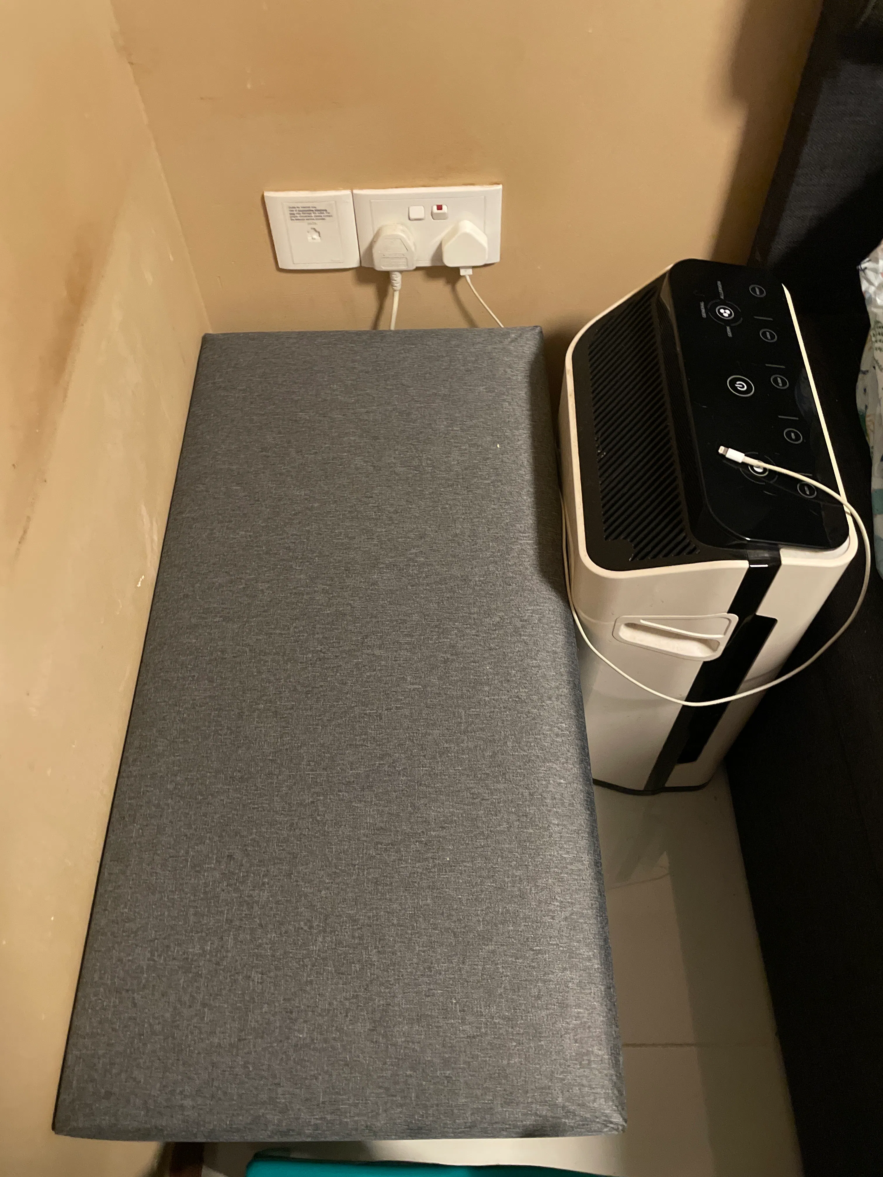 Customer home photo 2: Even someone weighing 80 kg can sit on it without any problem. It's excellent.
