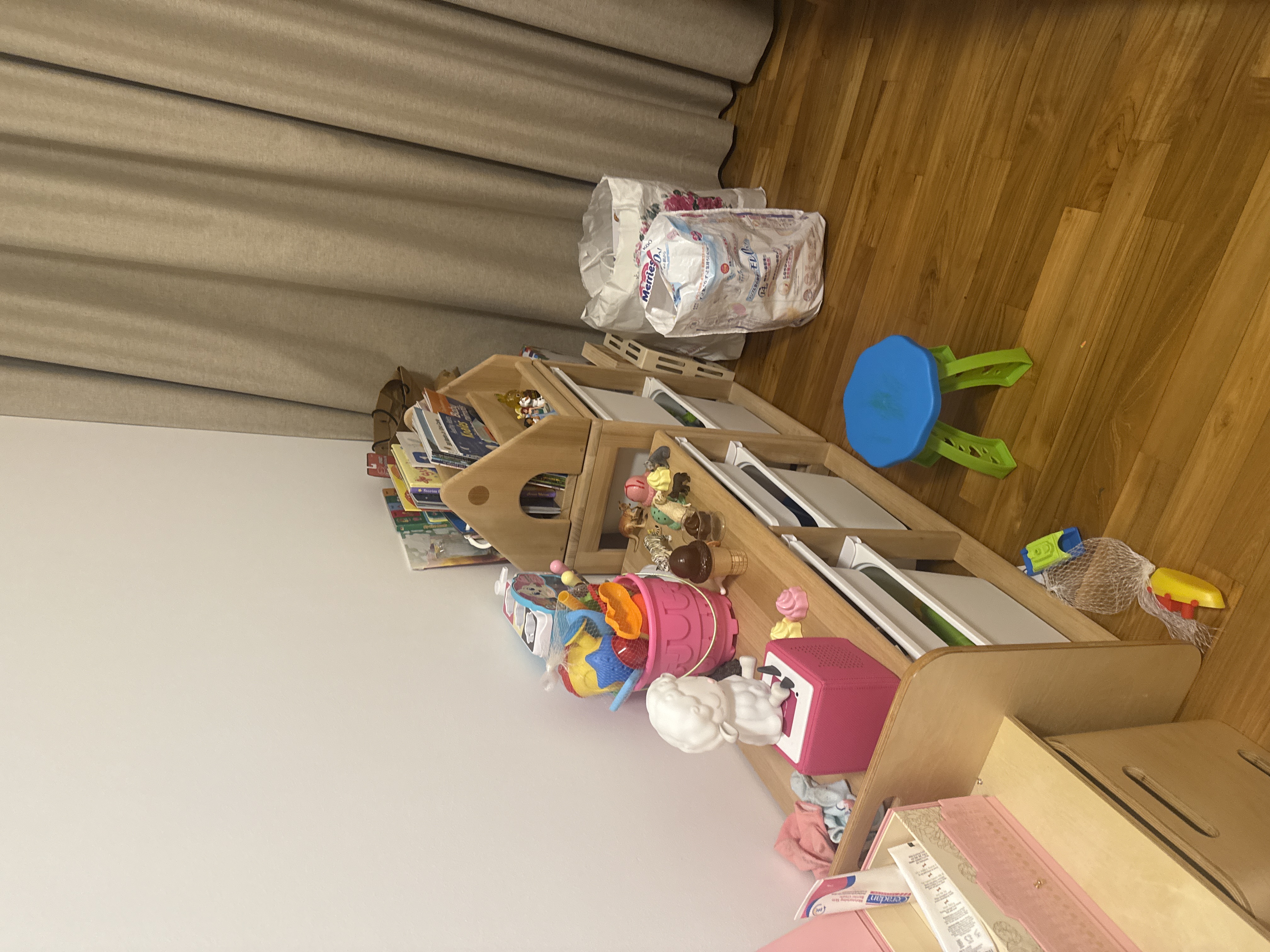 Customer home photo 2: To be honest I was expecting low quality item like the famous Swedish brand, but this is very good quality. I really satisfied with the product.